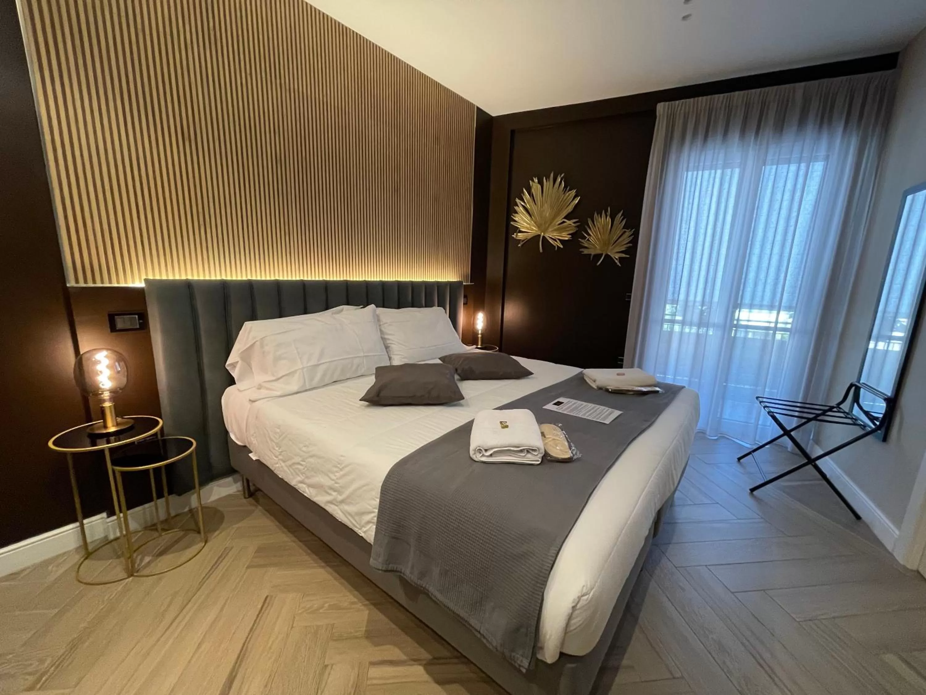 Bed in Pompeii Central Home