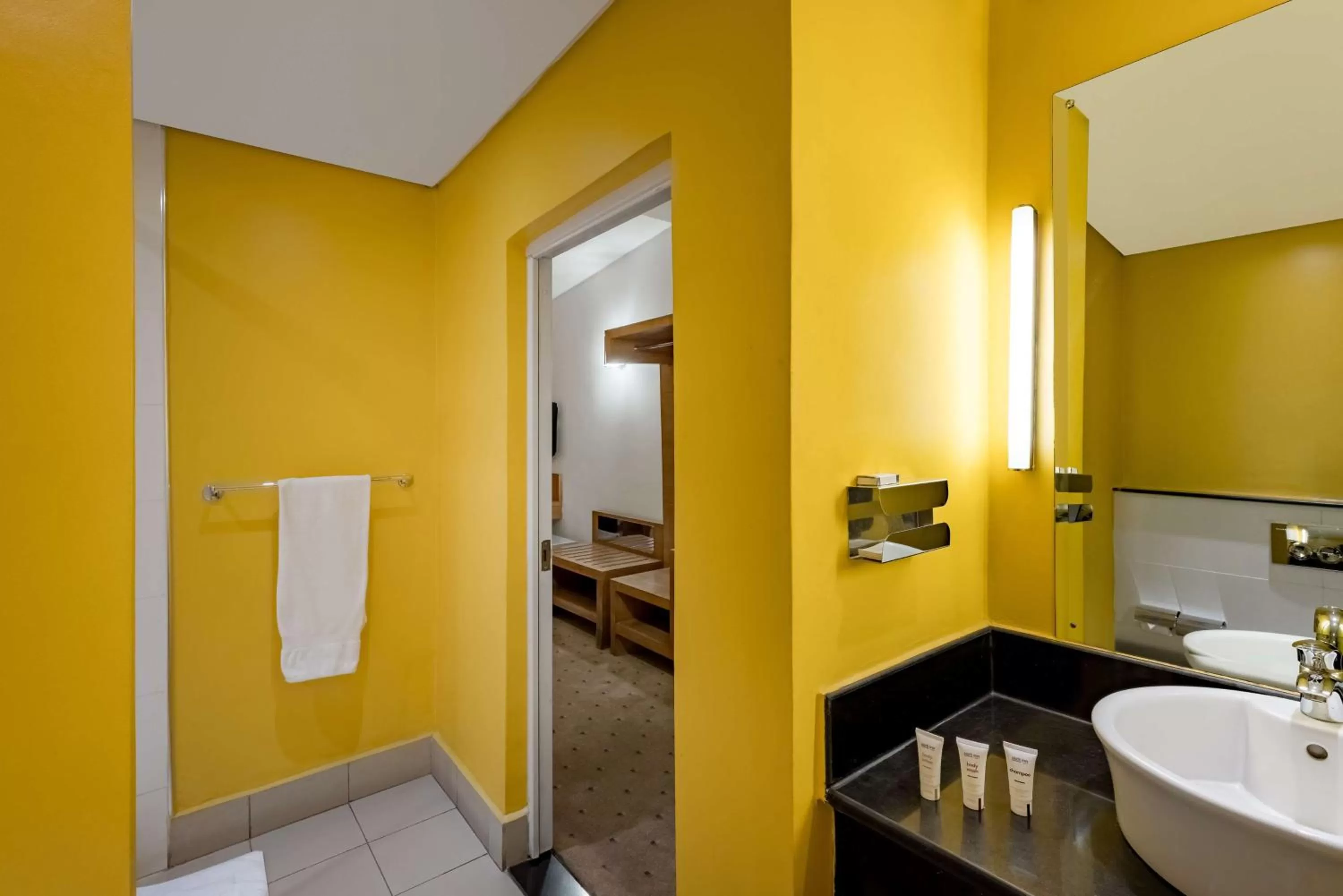 Shower in Park Inn by Radisson Abeokuta