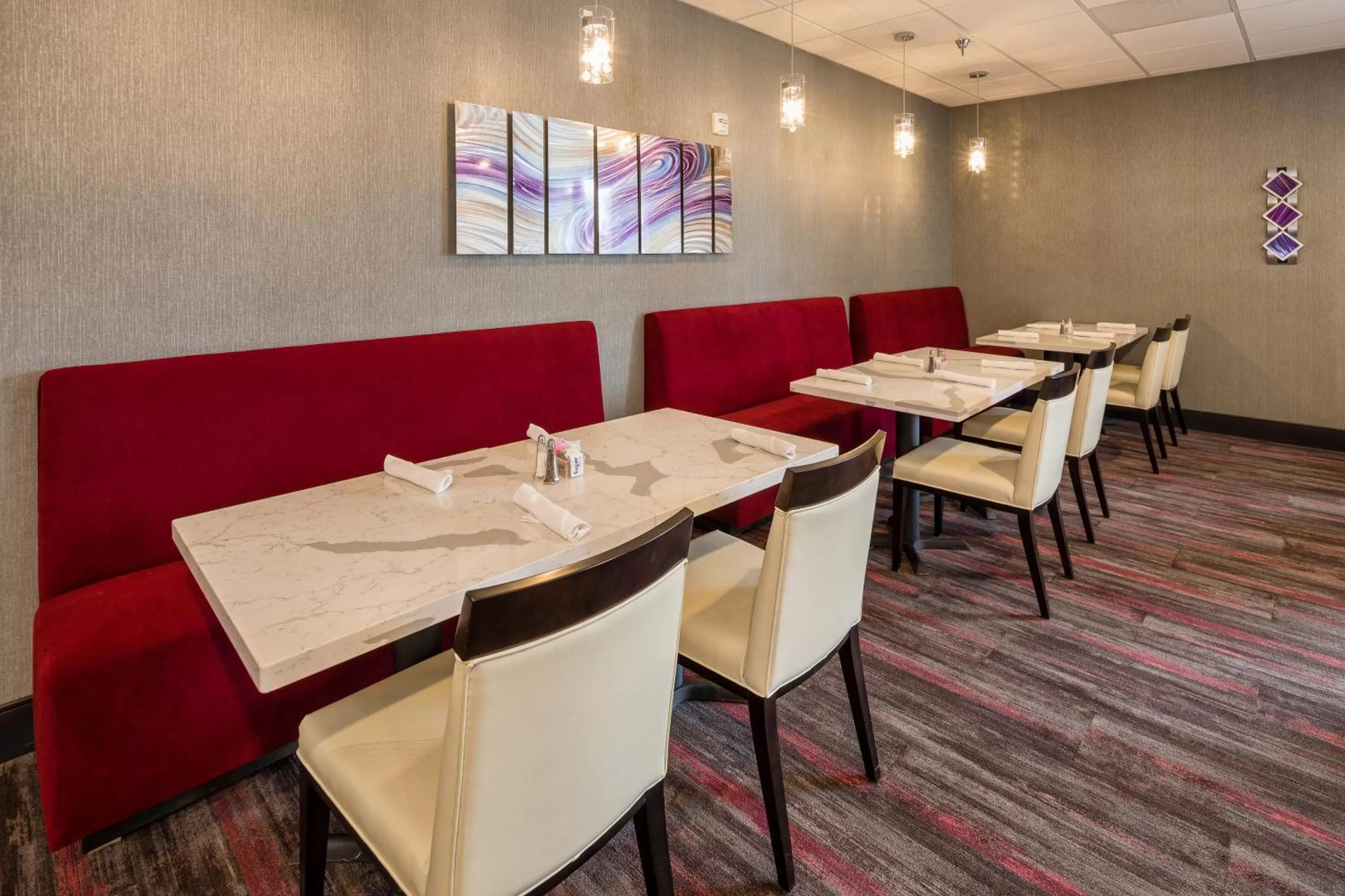 Restaurant/places to eat in Radisson Hotel Oakland Airport