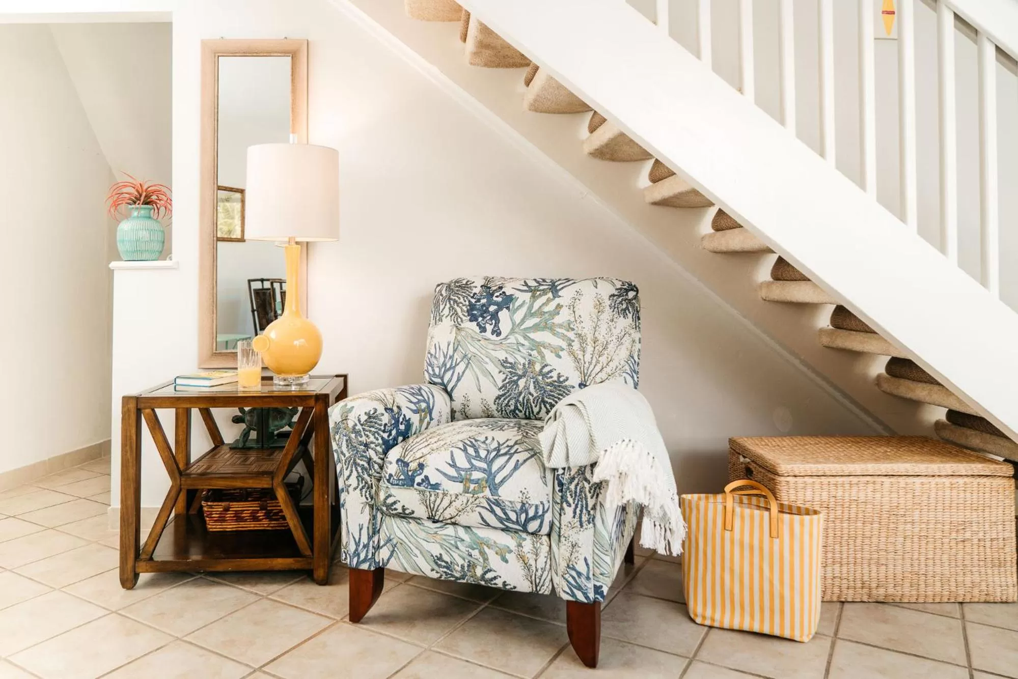 Living room in Pyramids in Florida