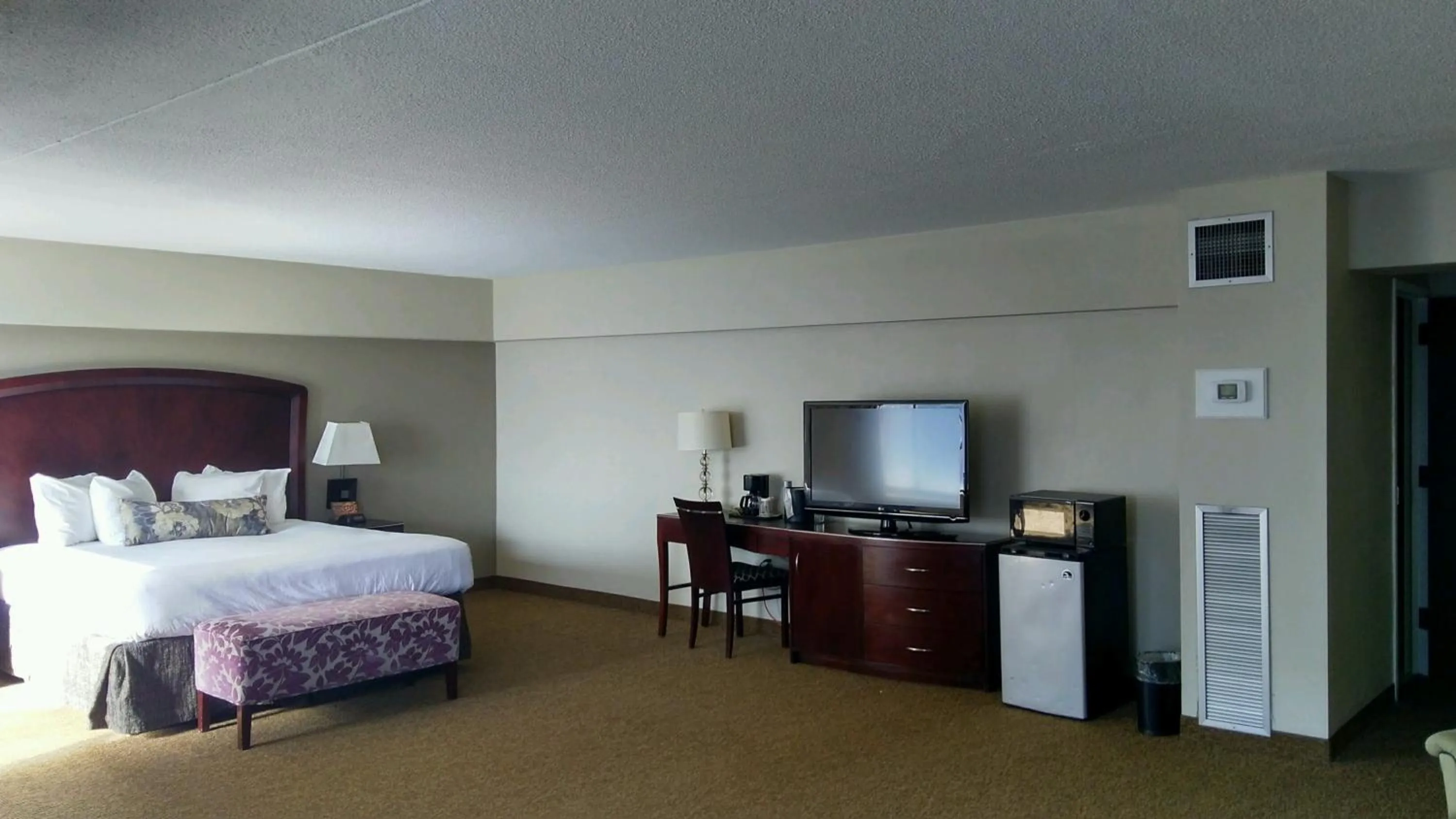 Photo of the whole room, TV/Entertainment Center in The Avalon Hotel and Conference Center