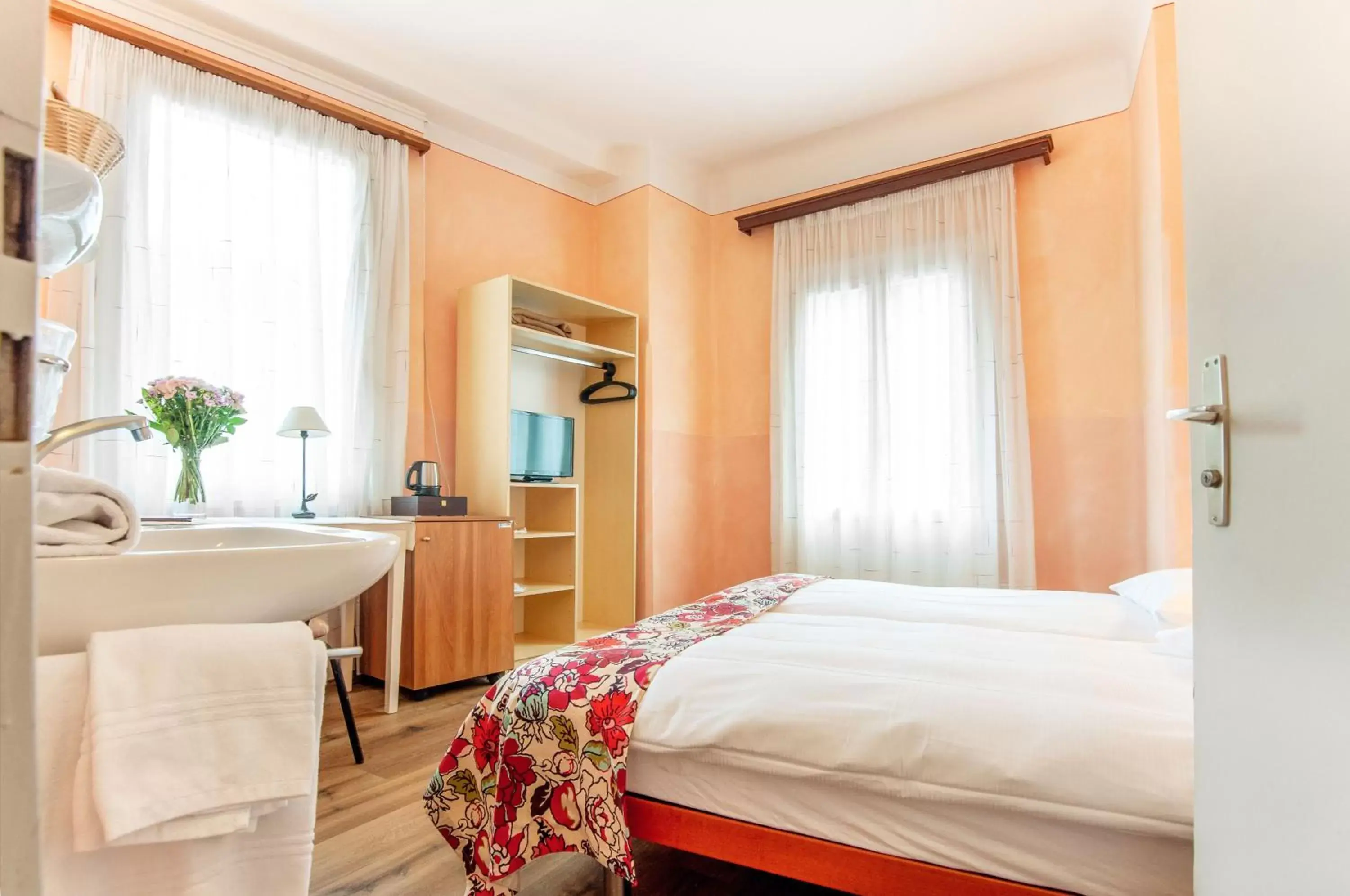 Double or Twin Room with Shared Bathroom - single occupancy in Rustico by Al Giardinetto Double or Twin Room with Shared Bathroom - single occupancy in Rustico by Al Giardinetto