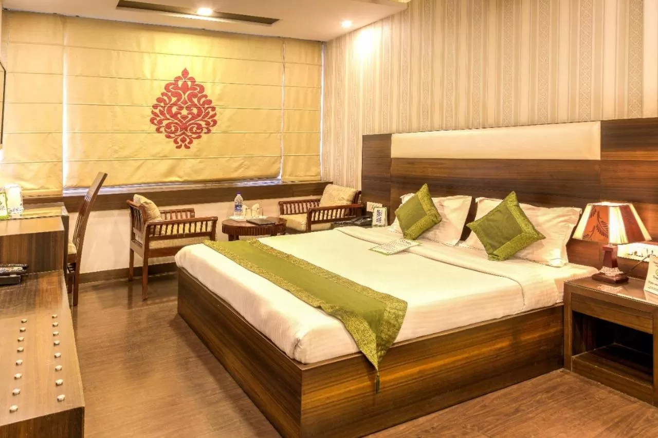 Bedroom, Bed in Hotel Dreamland Chandigarh