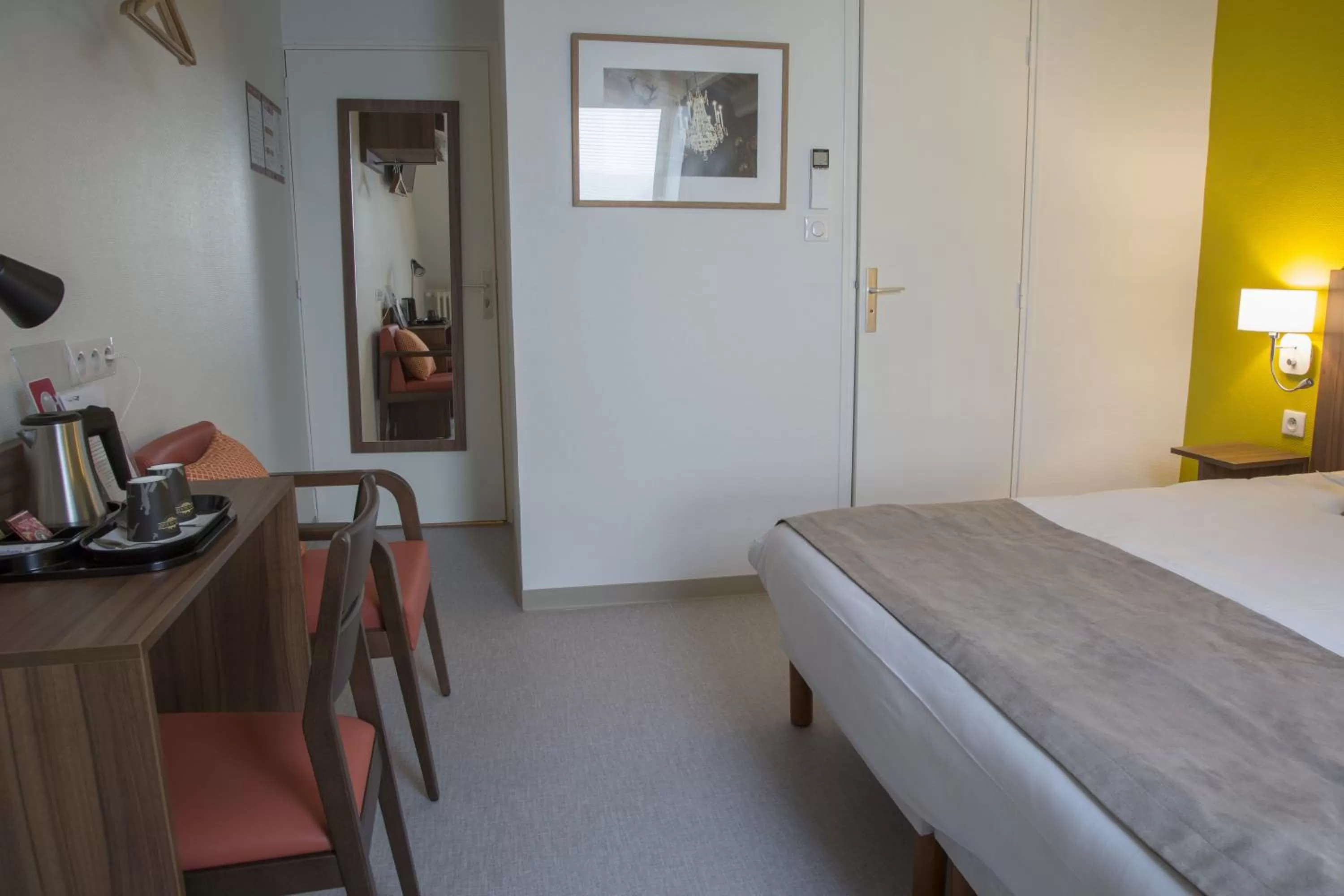 Coffee/tea facilities, Bed in Logis Hôtel Chaptal, Amboise