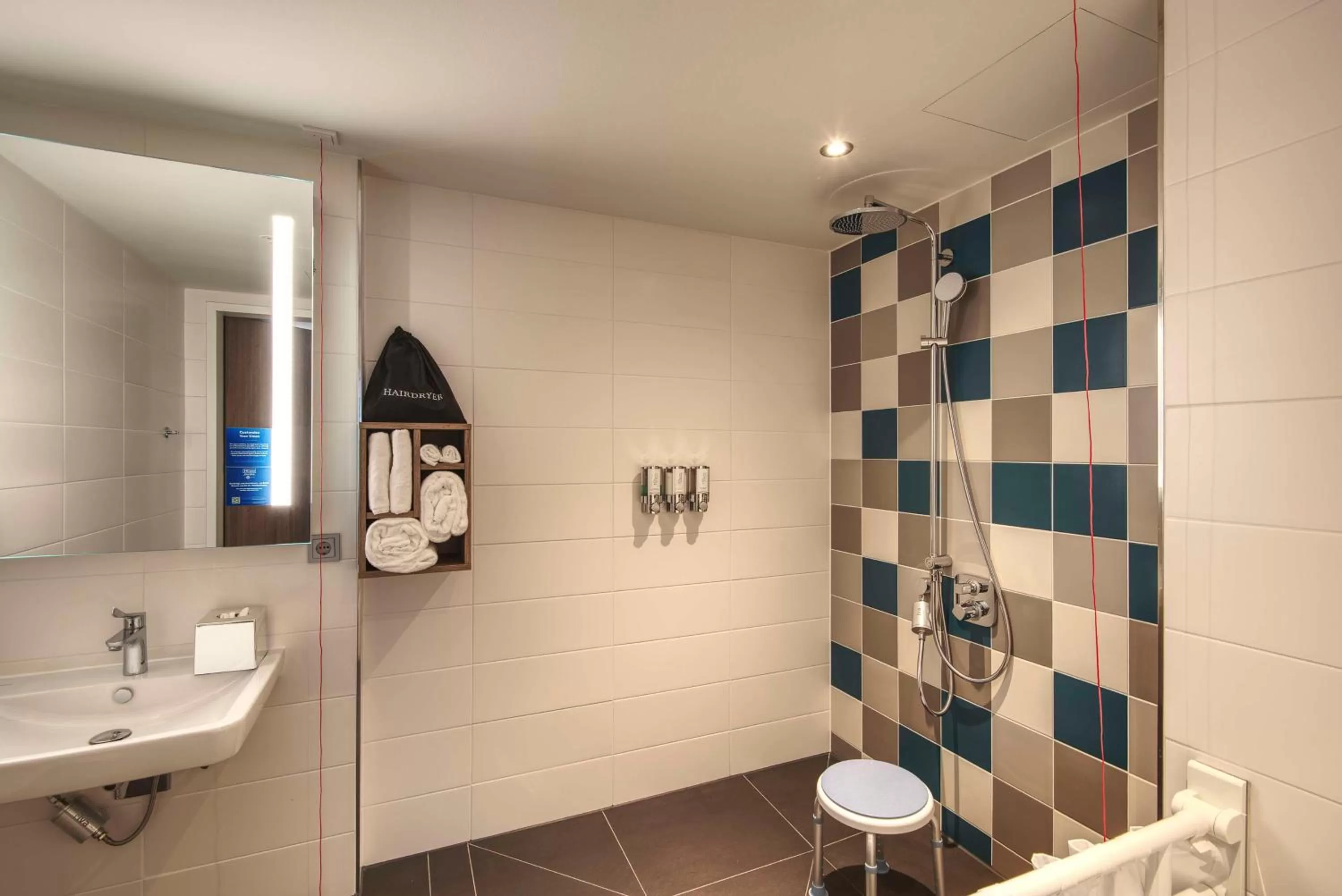 Bathroom in Hampton by Hilton Stuttgart City Centre