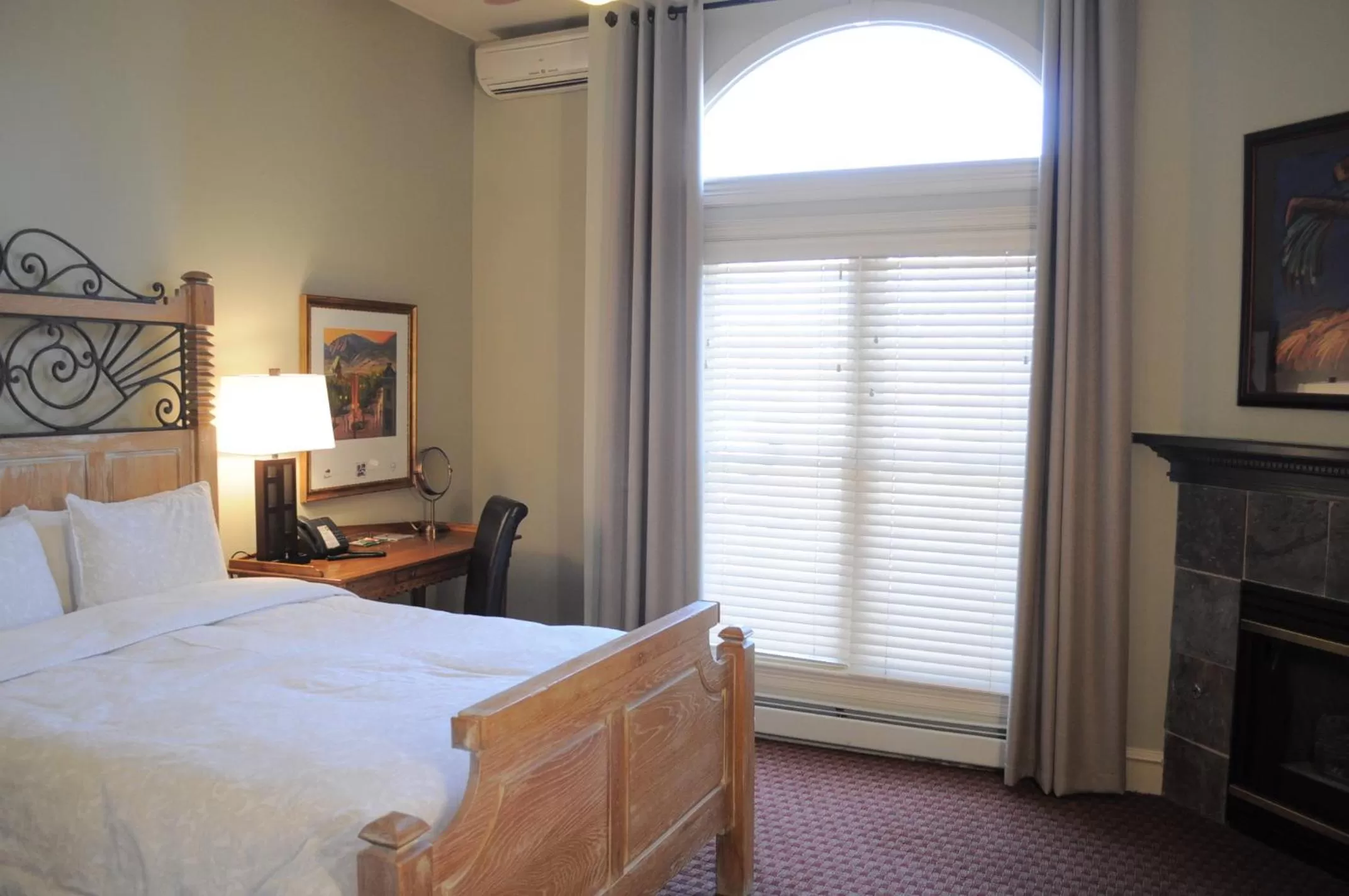 Deluxe Queen Room - 2nd Floor in The Bradley Boulder Inn