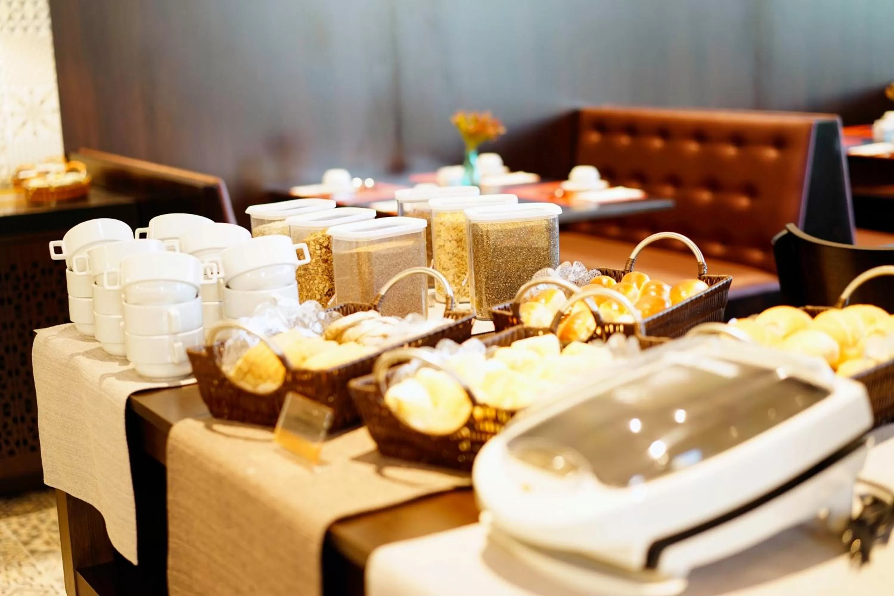 Buffet breakfast in Rio Hotel by Bourbon Curitiba Aeroporto