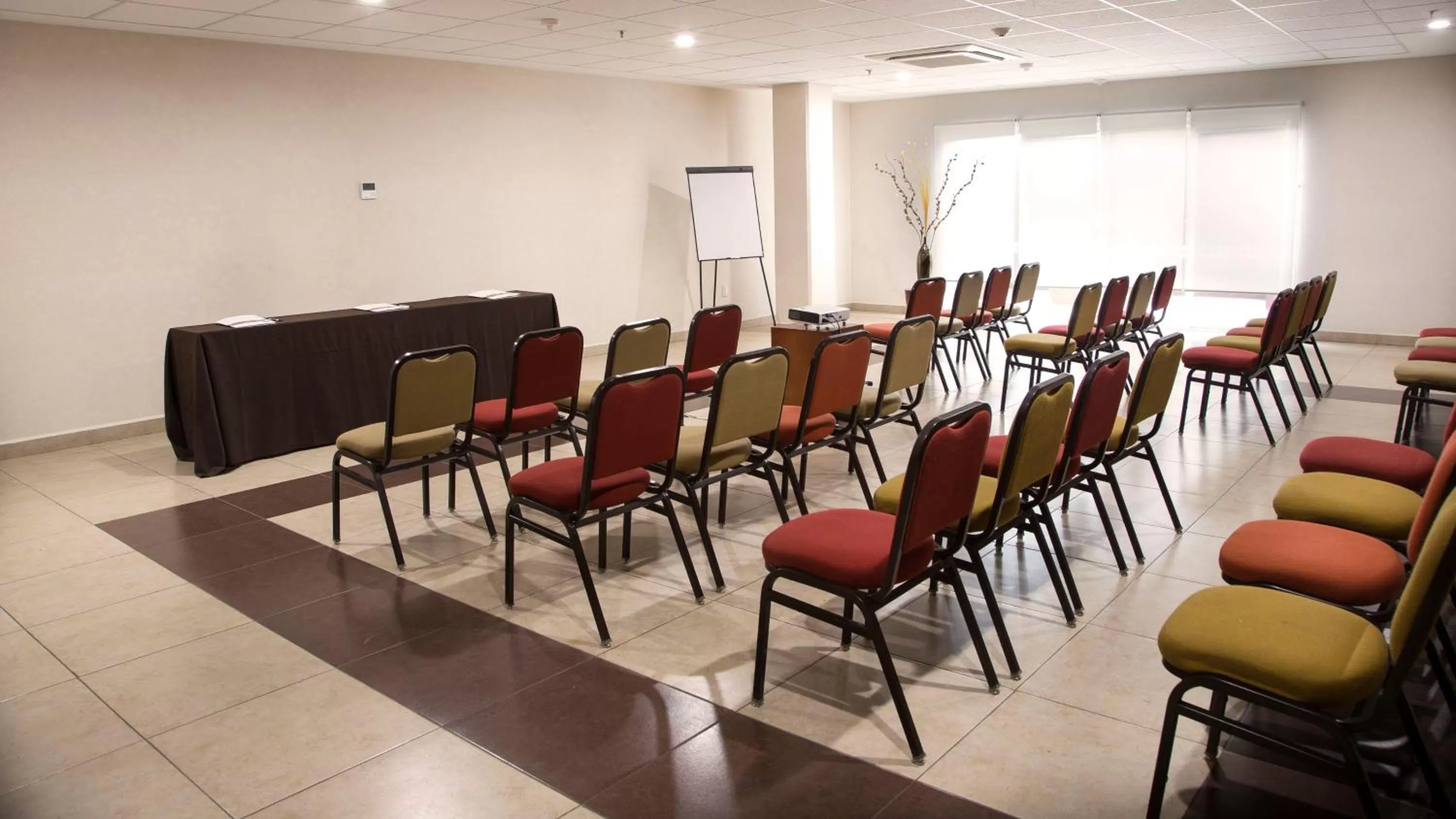 Meeting/conference room in Staybridge Suites Queretaro by IHG