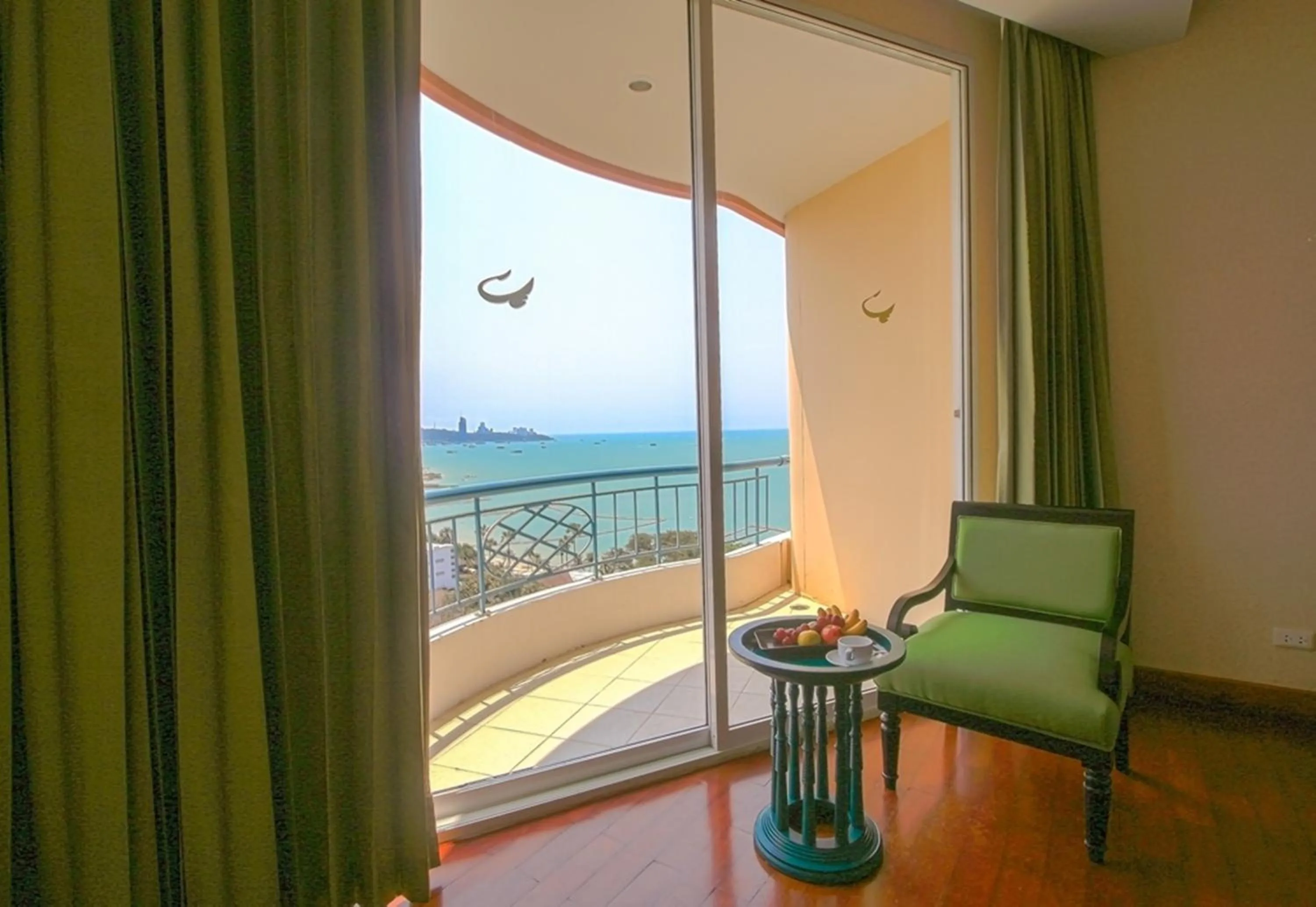 Balcony/Terrace in Long Beach Garden Hotel & Pavilions