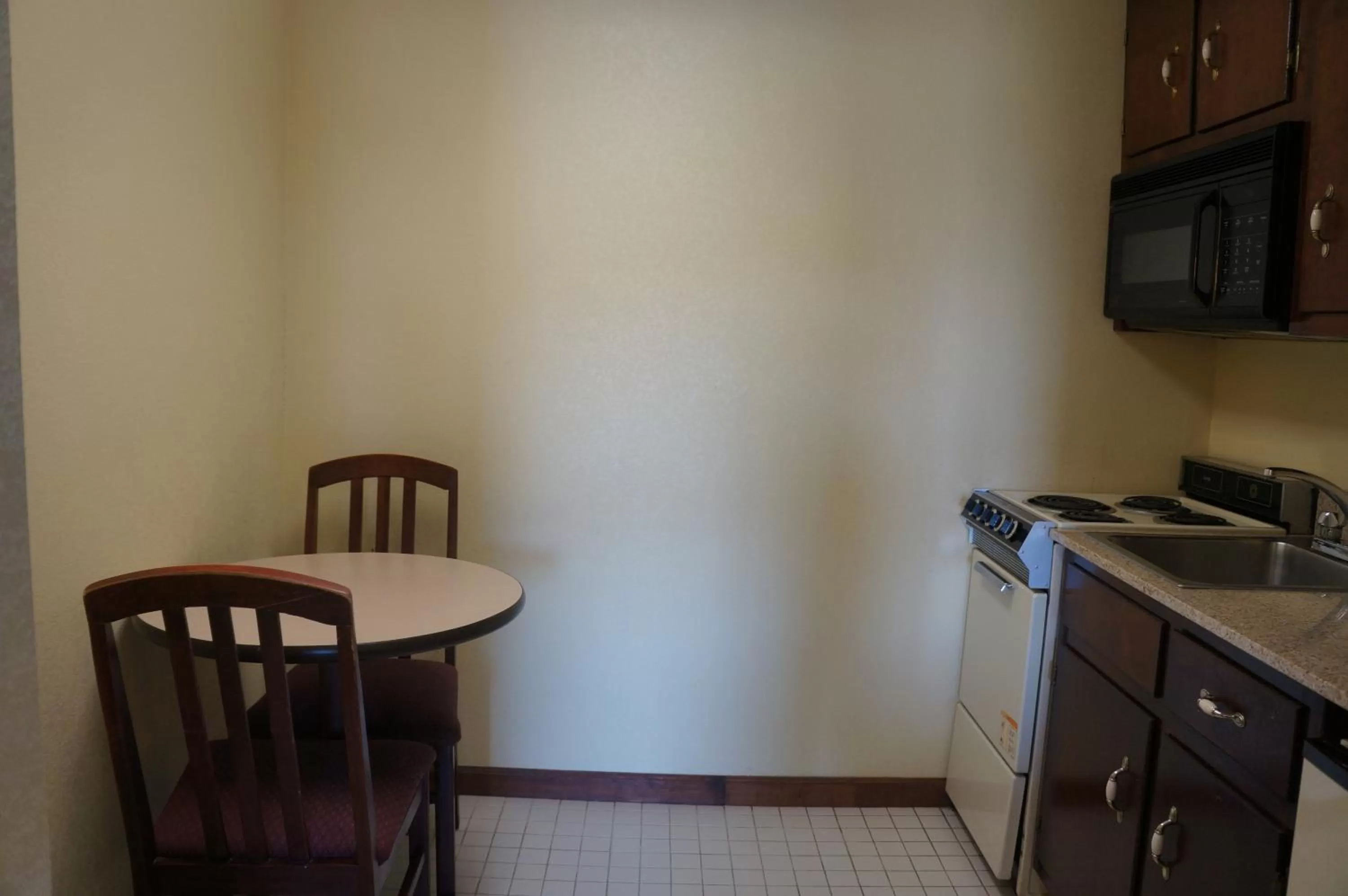 Kitchen or kitchenette in Clarksville Inn