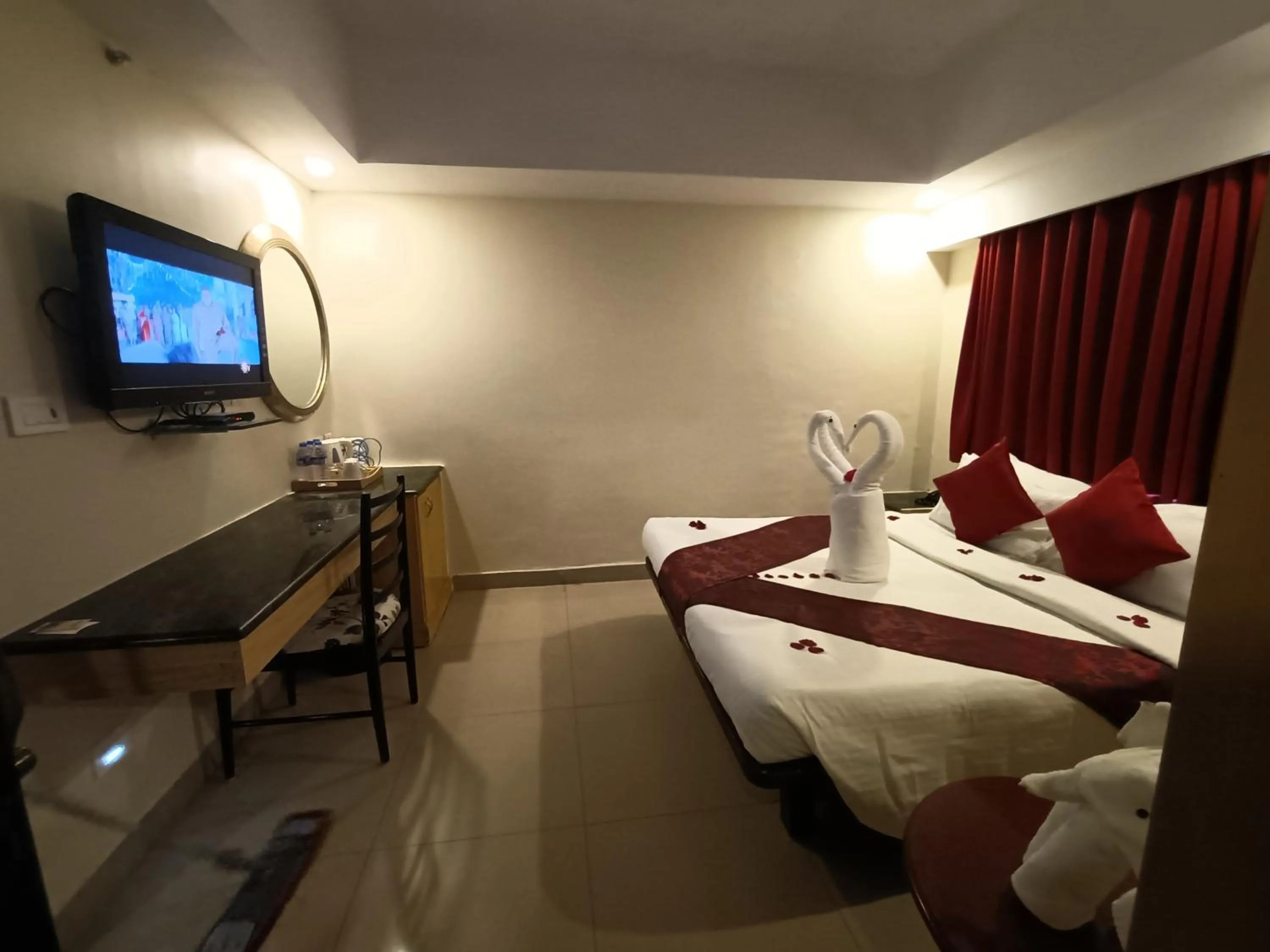 Communal lounge/ TV room, Bed in Savera Hotel