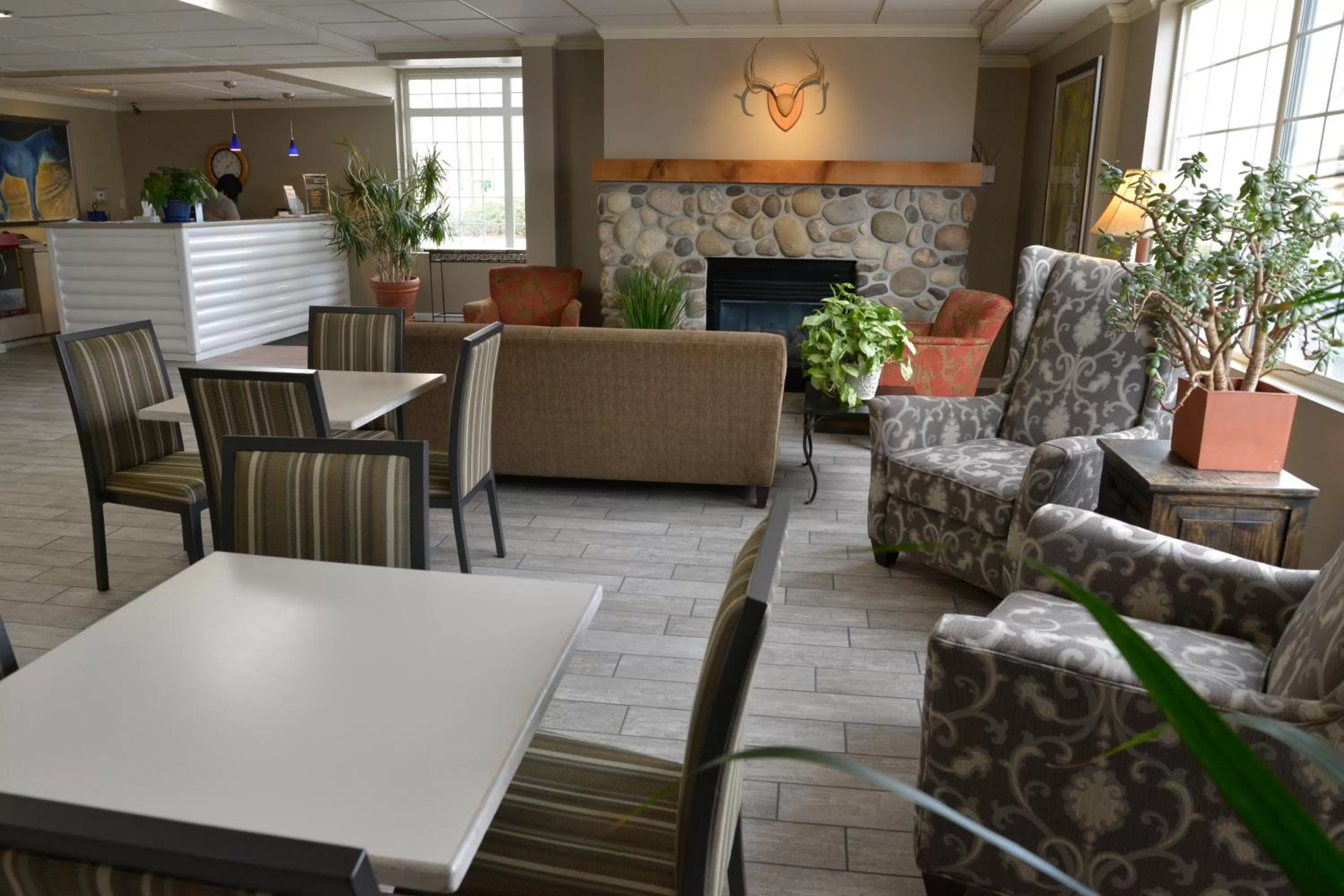 Day in Hilltop Inn by Riversage