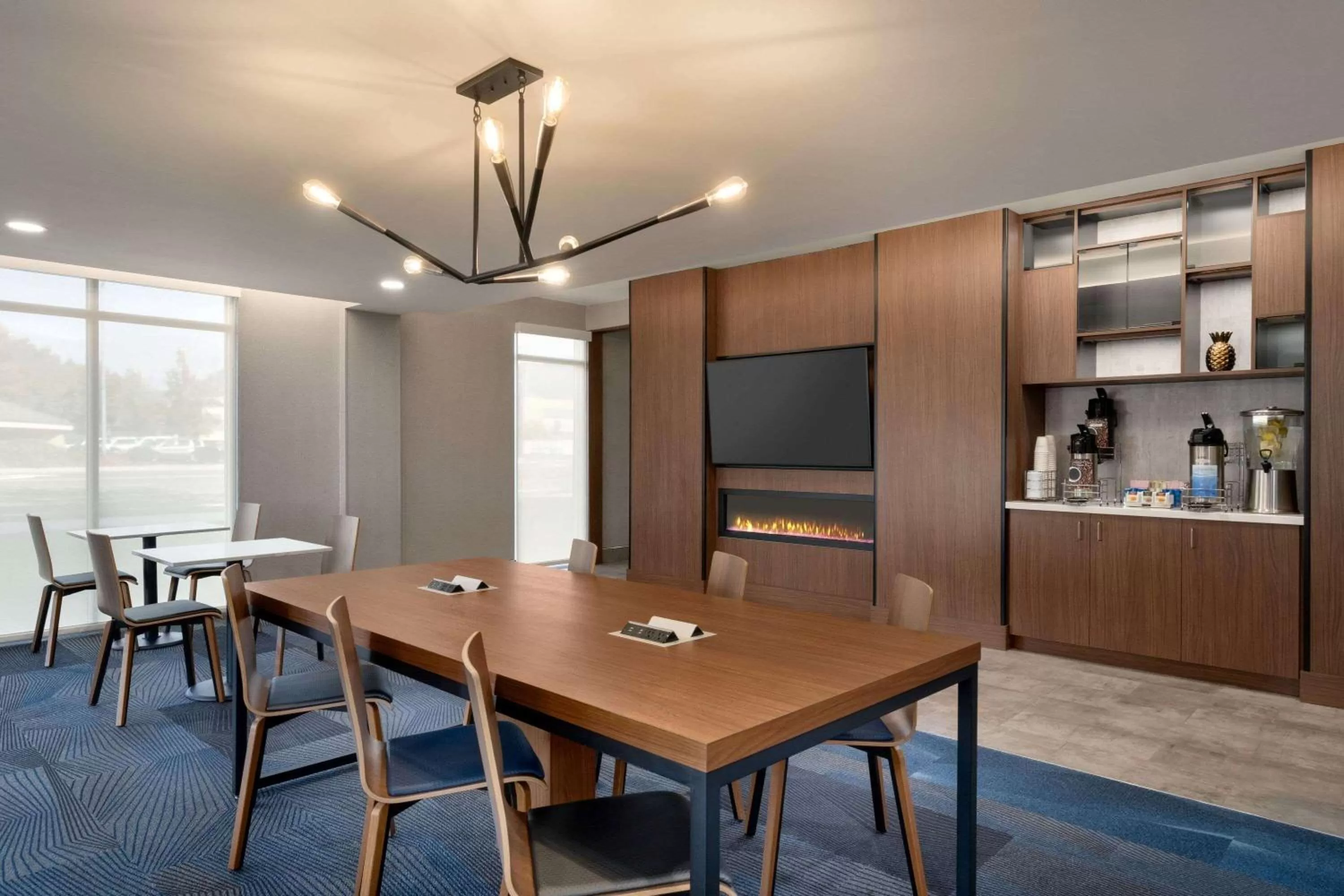 Restaurant/places to eat in La Quinta Inn & Suites by Wyndham Springfield