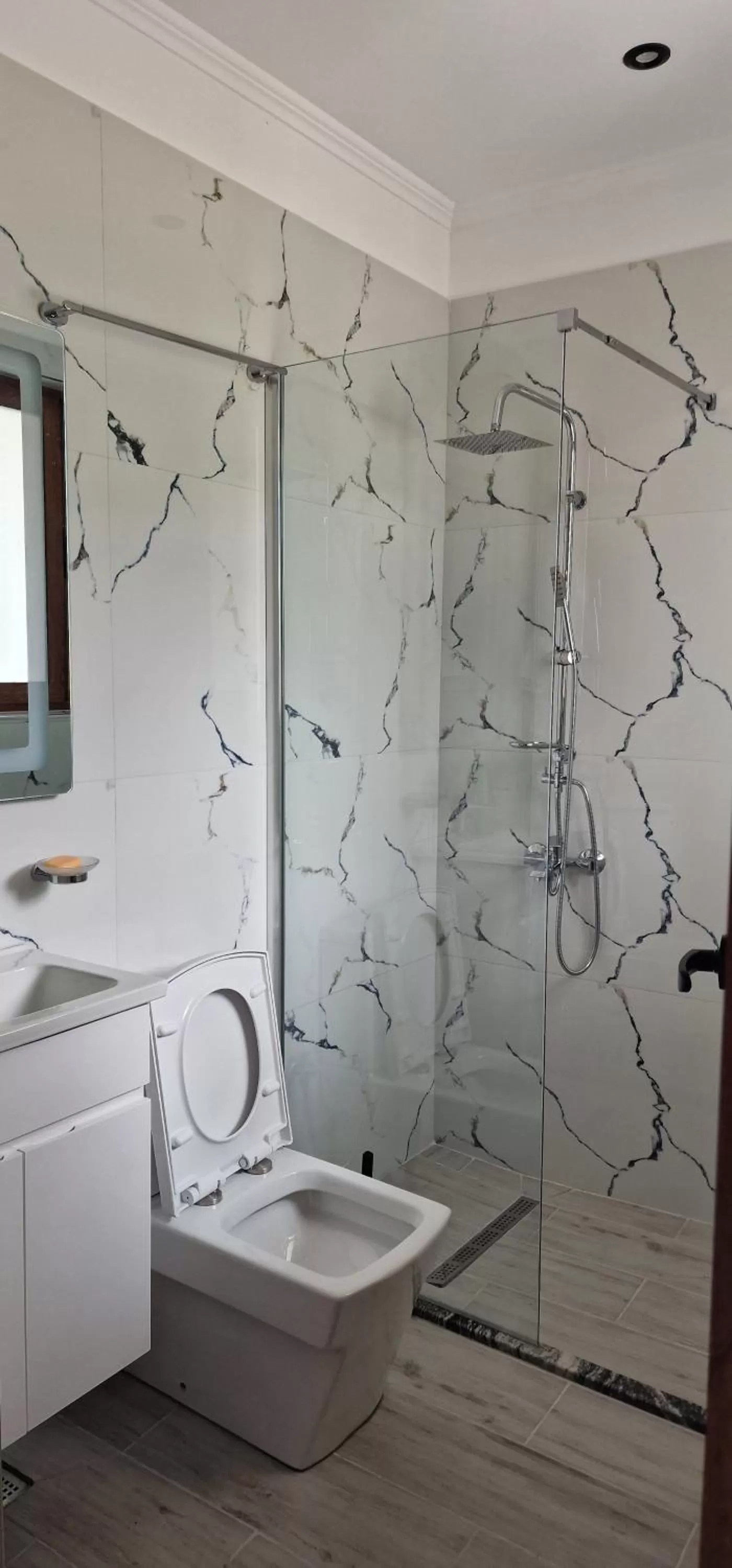 Shower, Bathroom in Hotel Baci