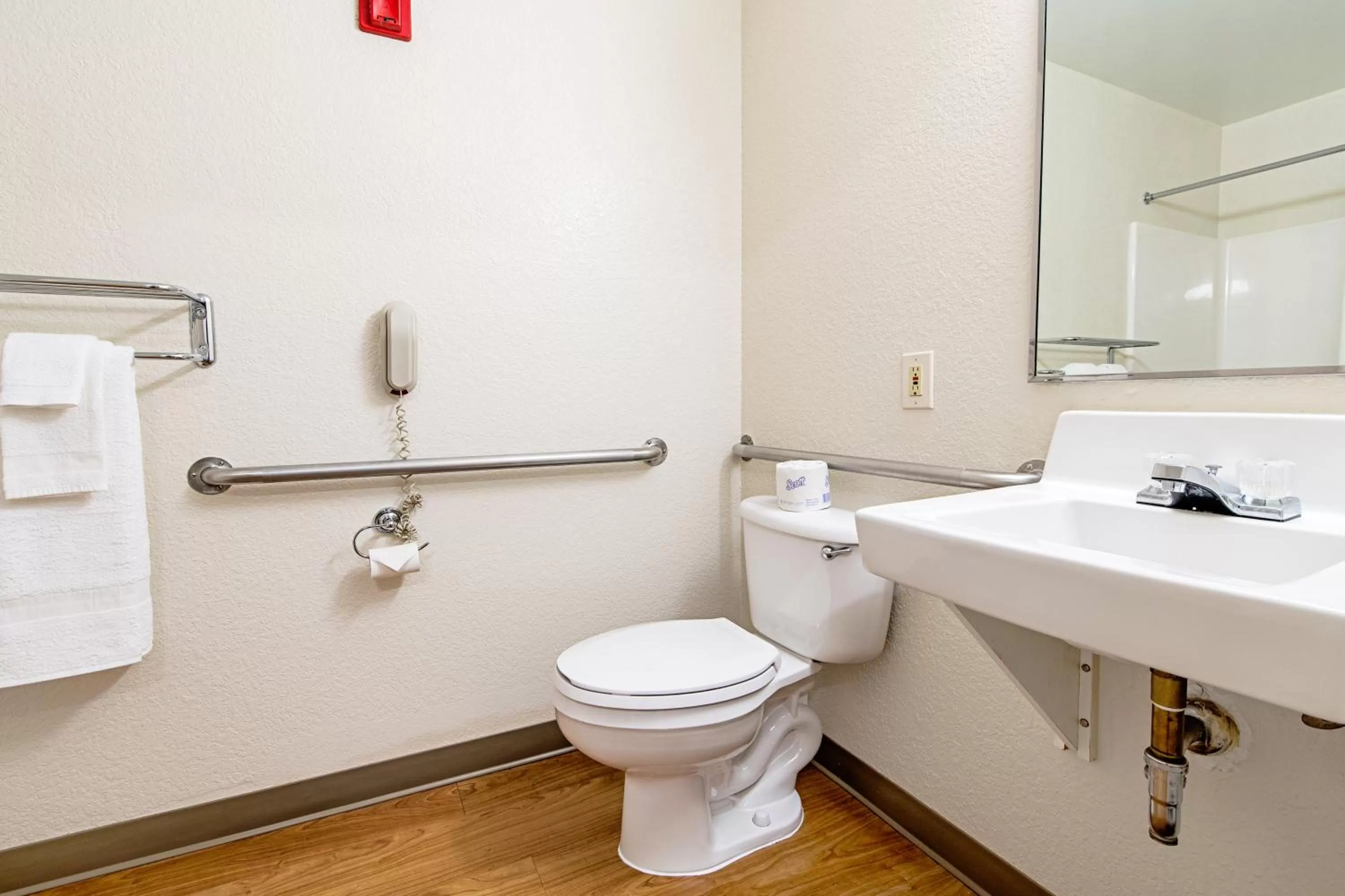 Photo of the whole room in HomeTowne Studios by Red Roof Tacoma - Puyallup