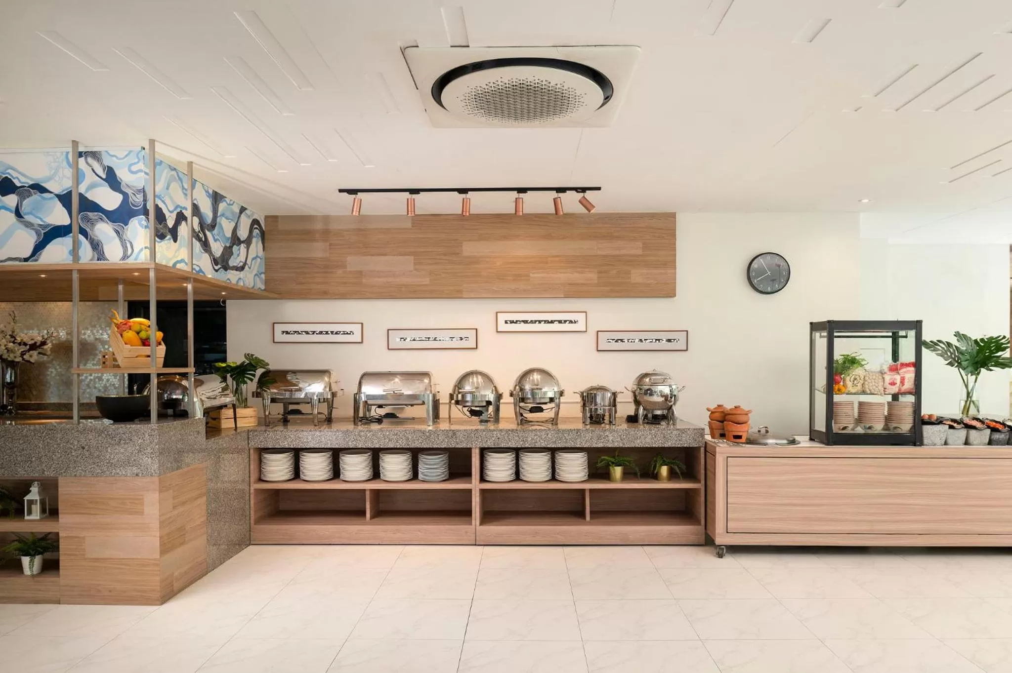 Food and drinks in Canalis Suvarnabhumi Airport Hotel