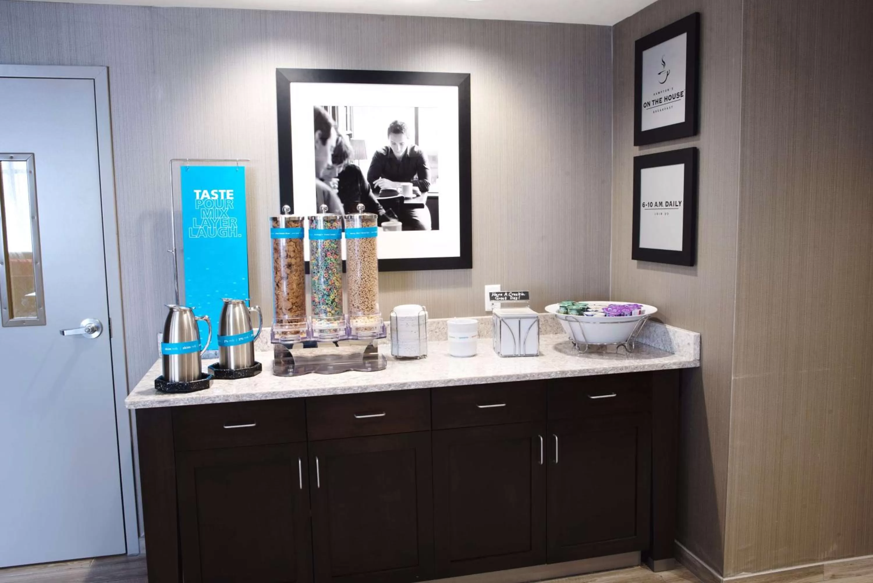 Breakfast in Hampton Inn & Suites Des Moines/Urbandale Ia