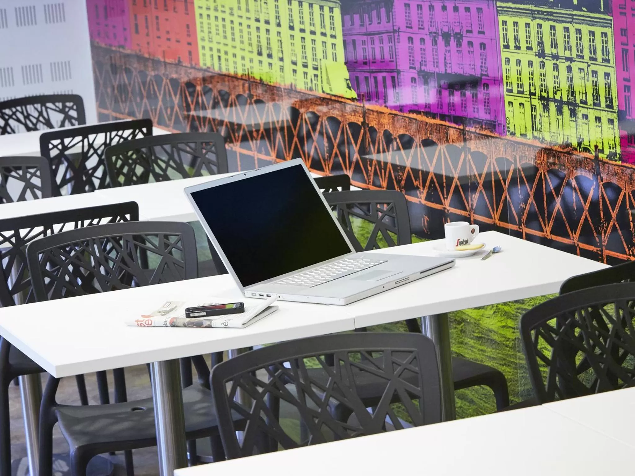 Restaurant/places to eat in Kyriad Nantes Centre Graslin