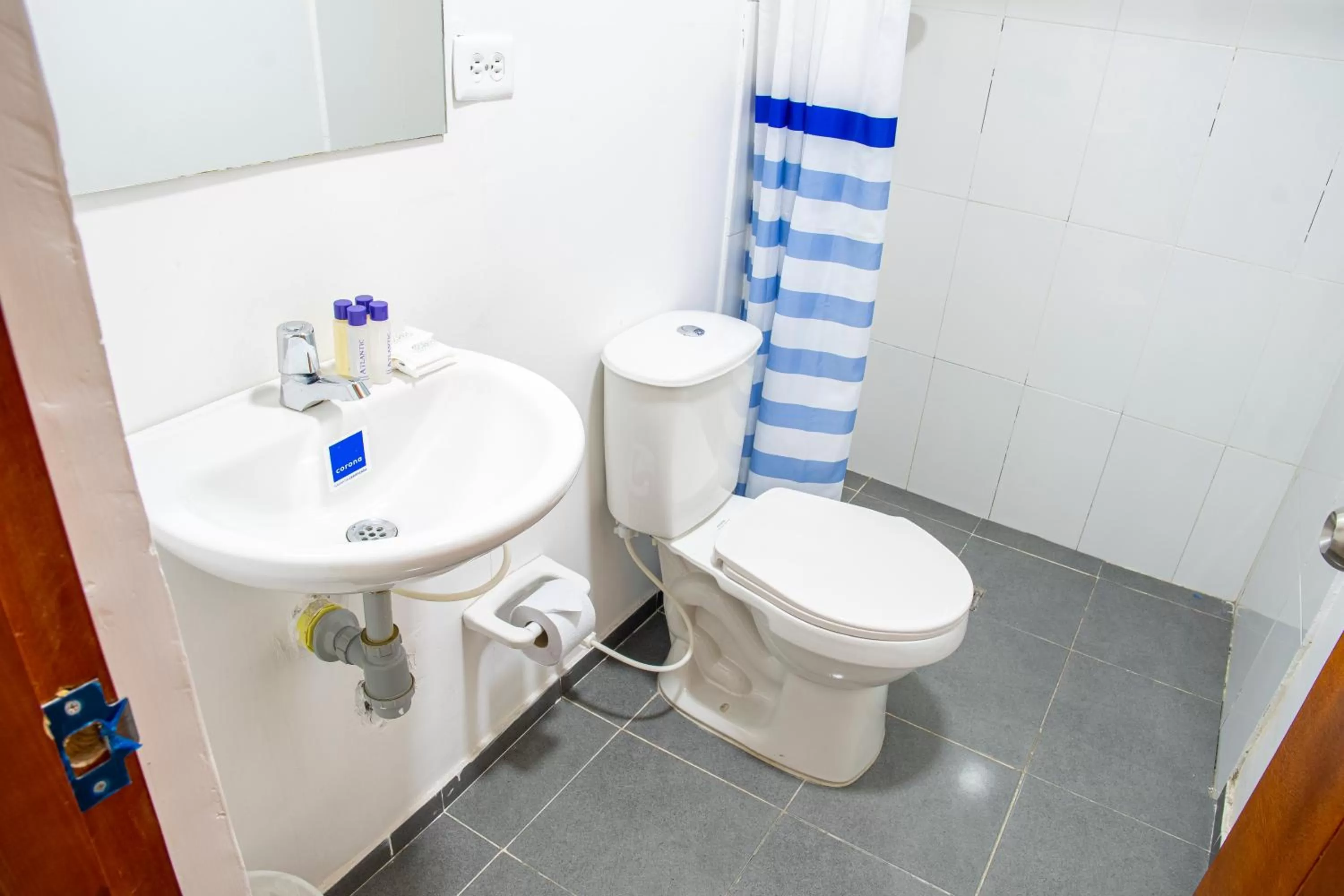 Shower in Hotel ITACO