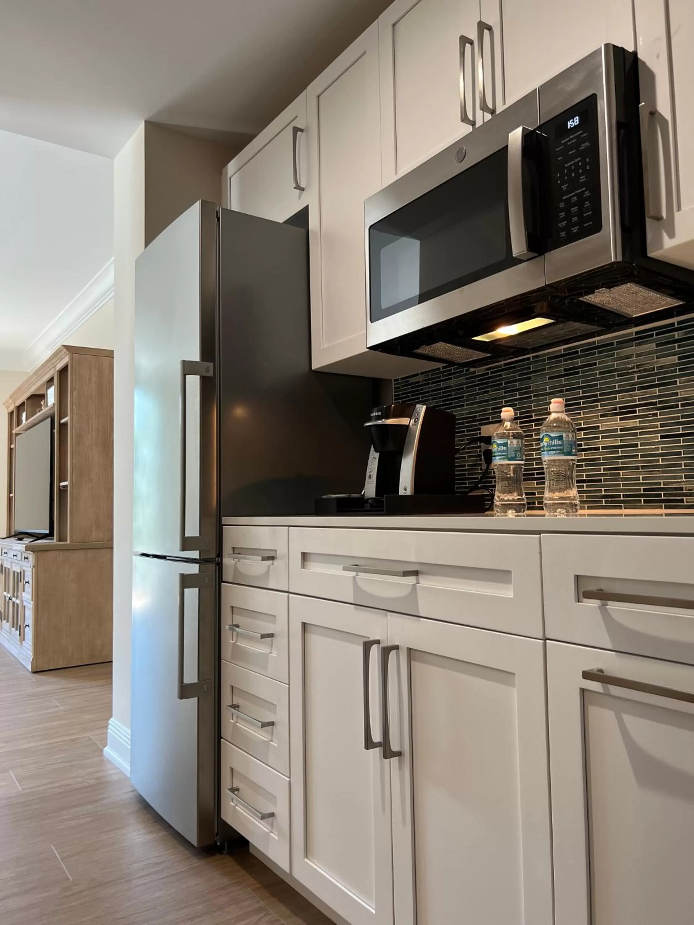 Kitchen or kitchenette in The Capri Inn