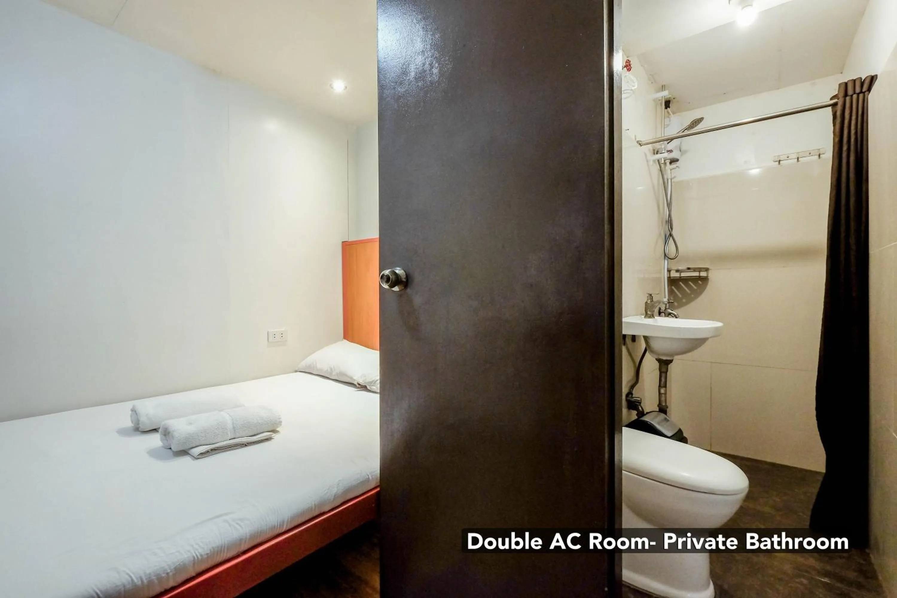 Bathroom in Stay Malate (Wanderers Guest House)