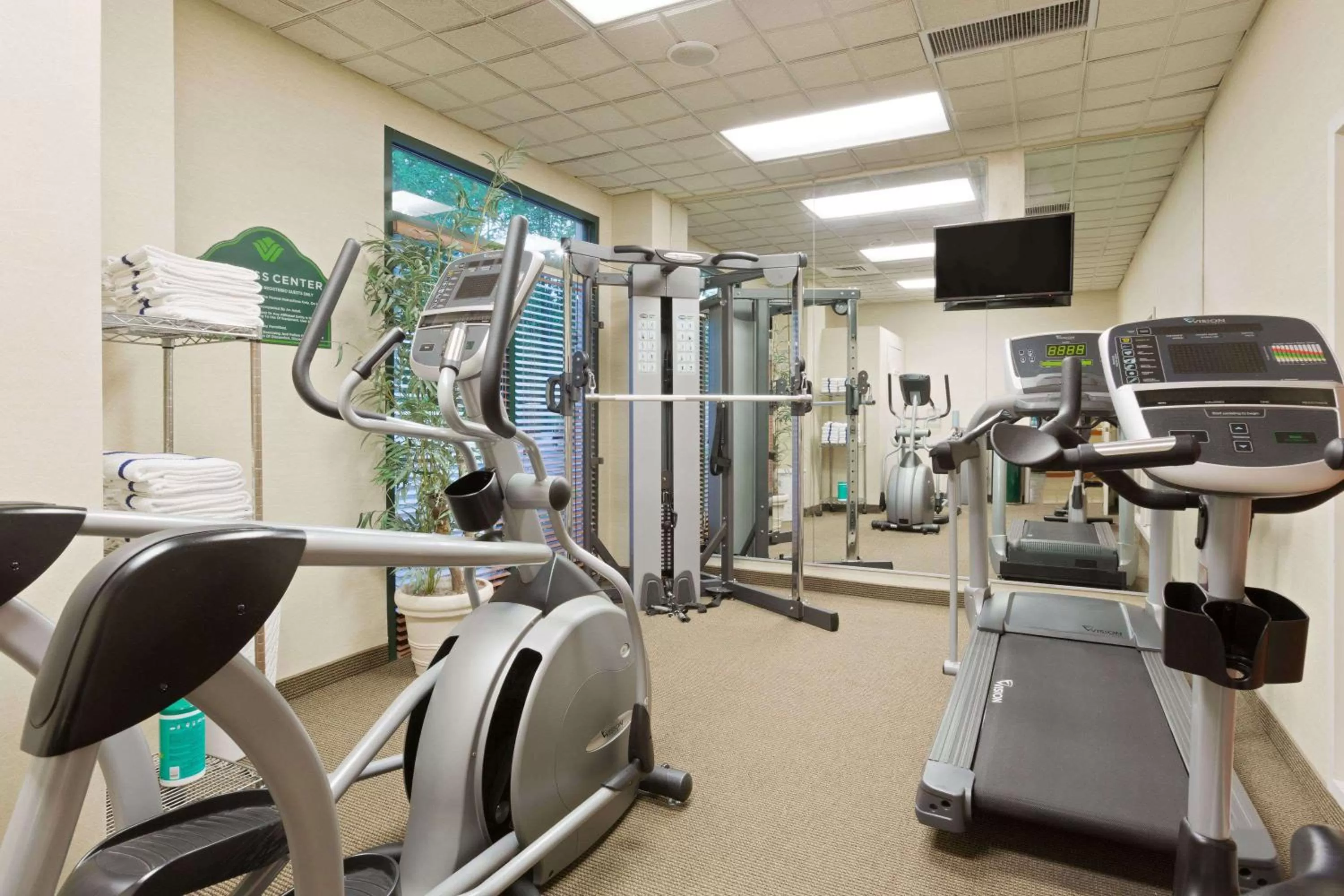 Fitness centre/facilities in Wingate by Wyndham Charlotte Airport