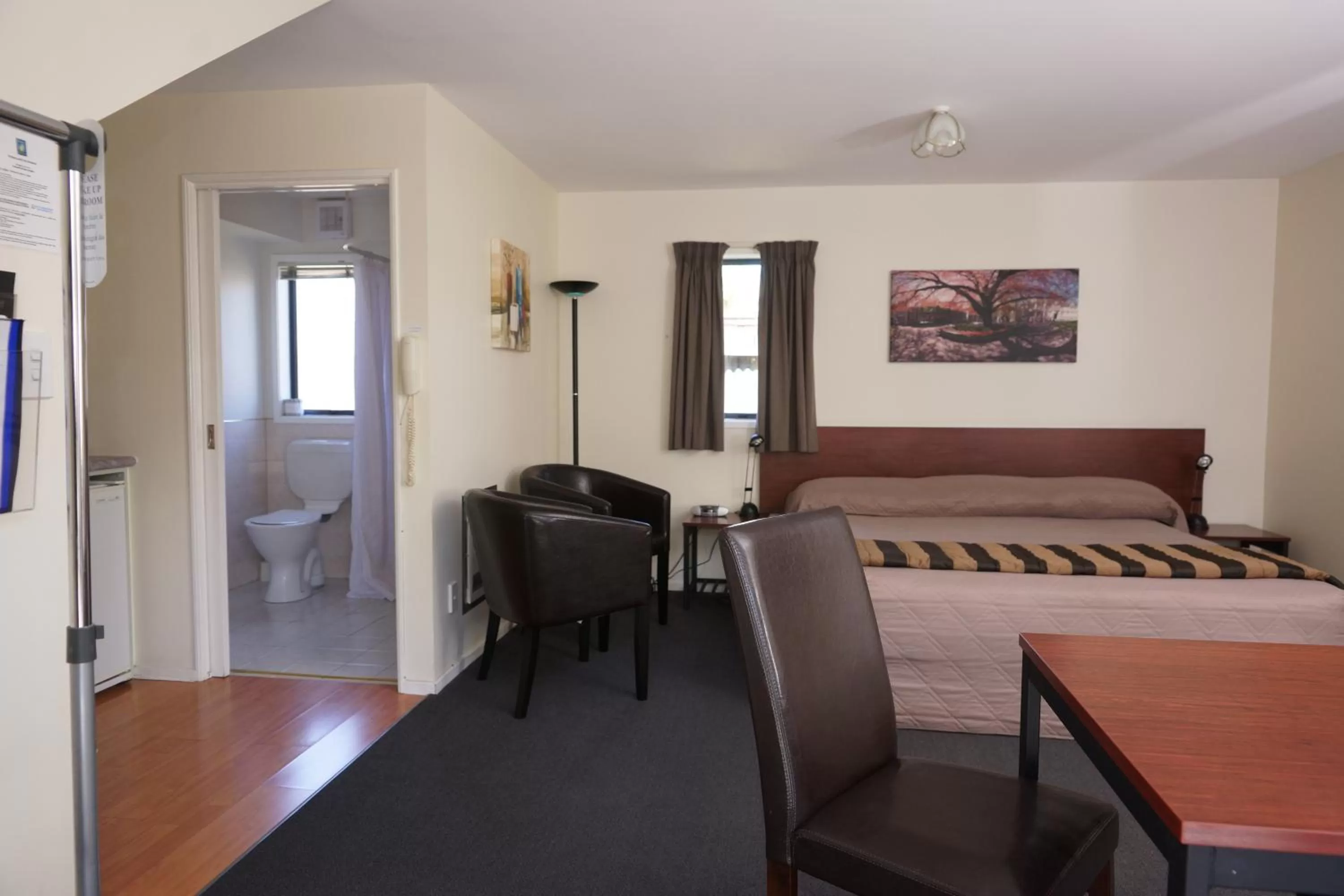 Day, Bed in Sherborne Motor Lodge