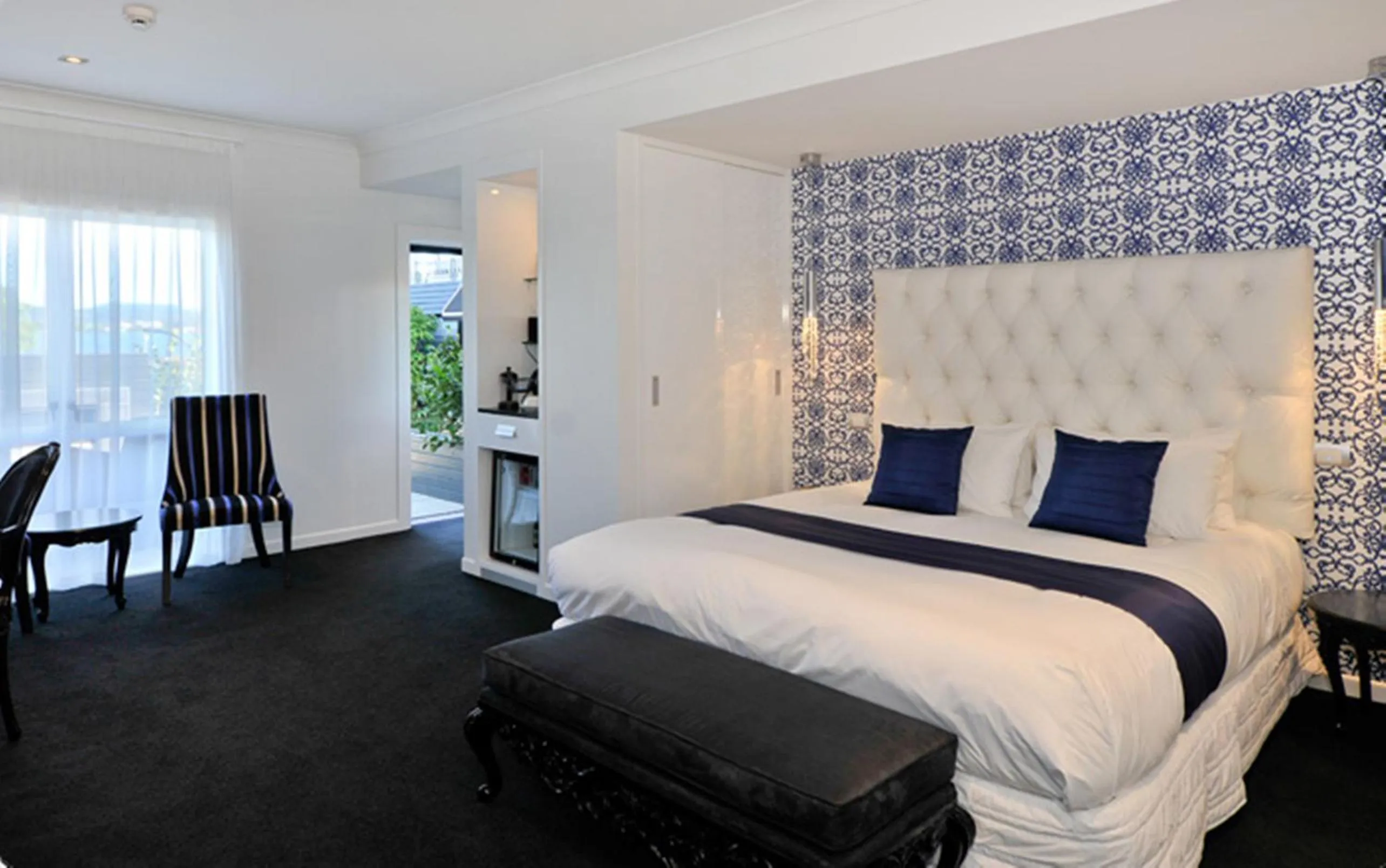 Day, Bed in Black Swan Lakeside Boutique Hotel