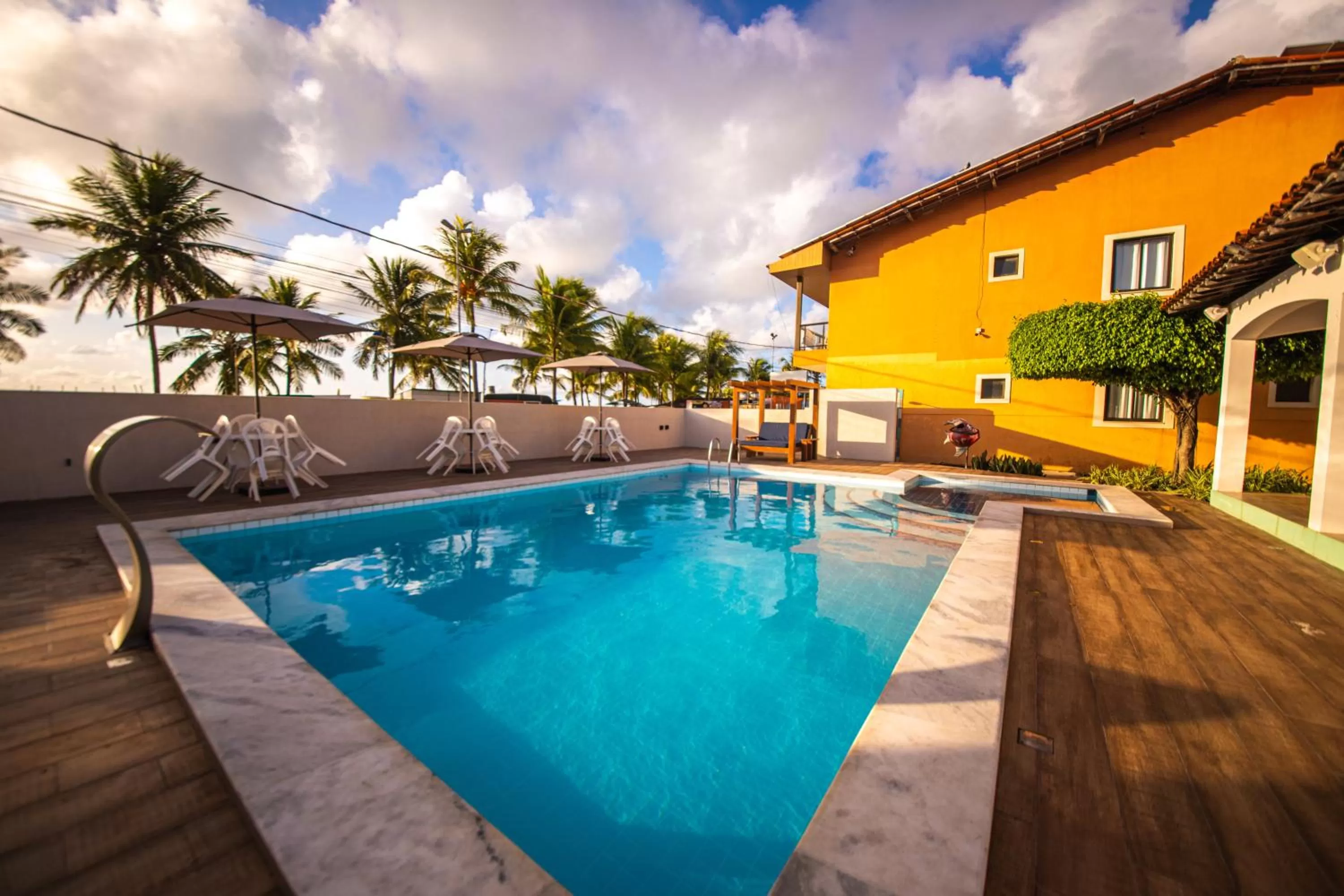 Swimming pool in Pousada Mariluz