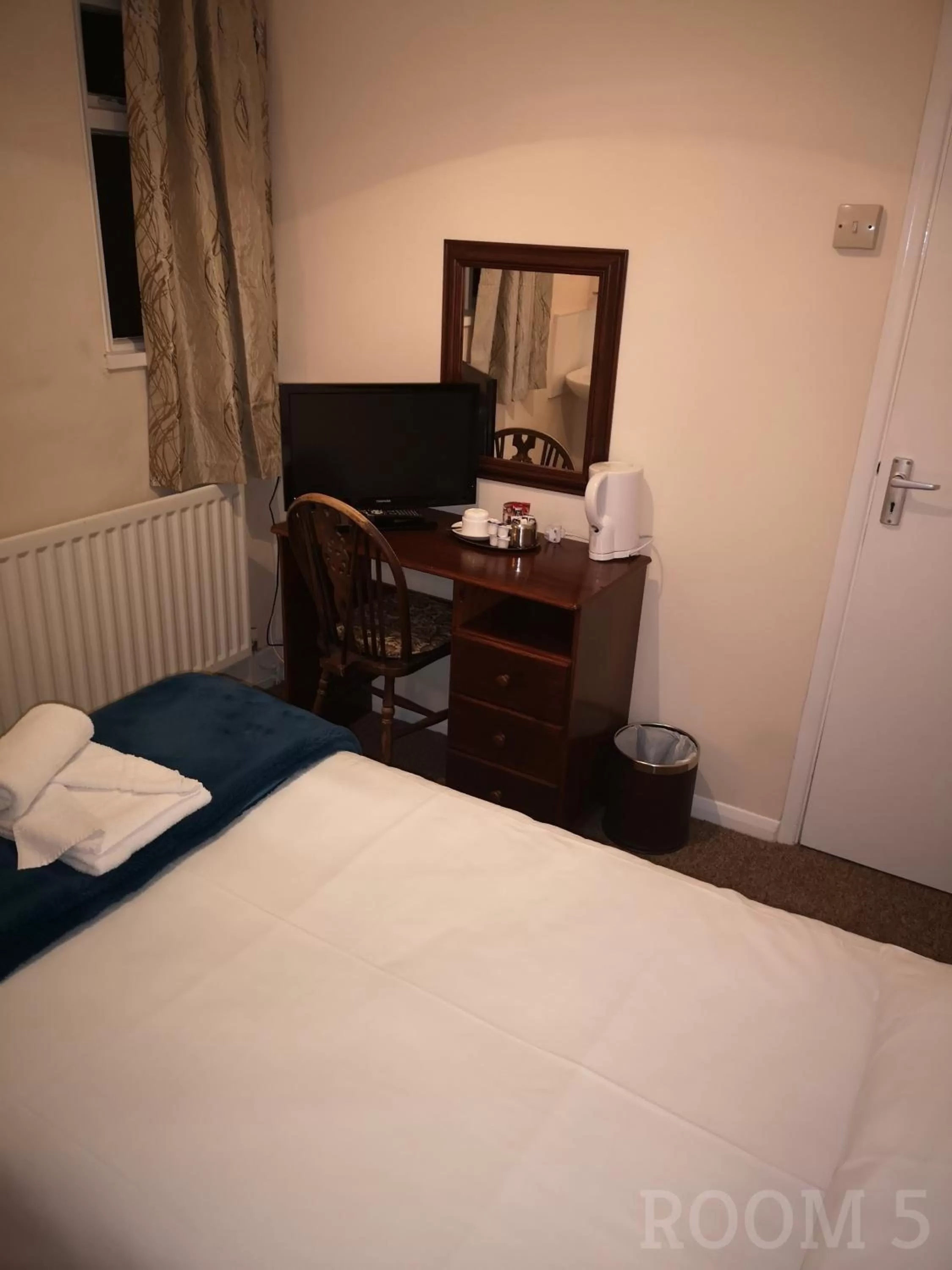 Coffee/tea facilities, Bed in Westgate Hotel