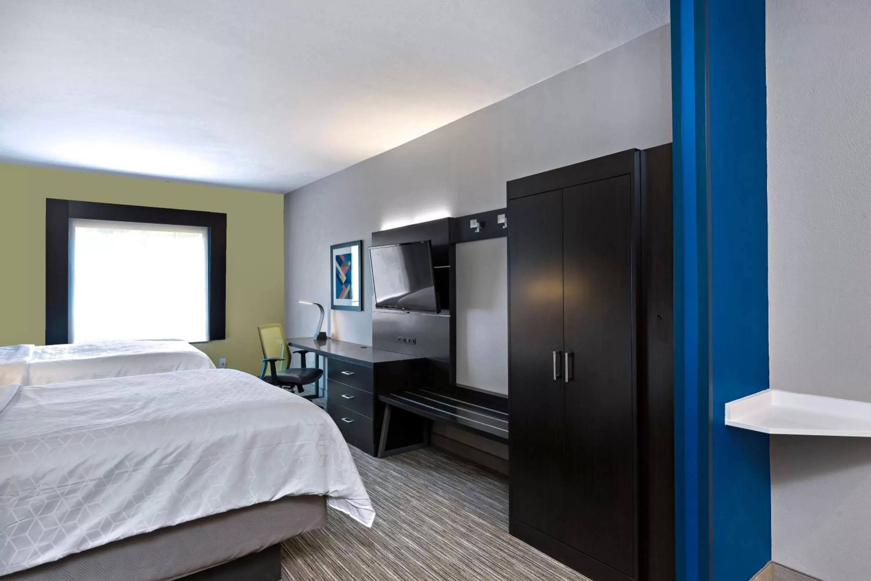 Photo of the whole room, Bed in Holiday Inn Express Hotel & Suites Kilgore North by IHG