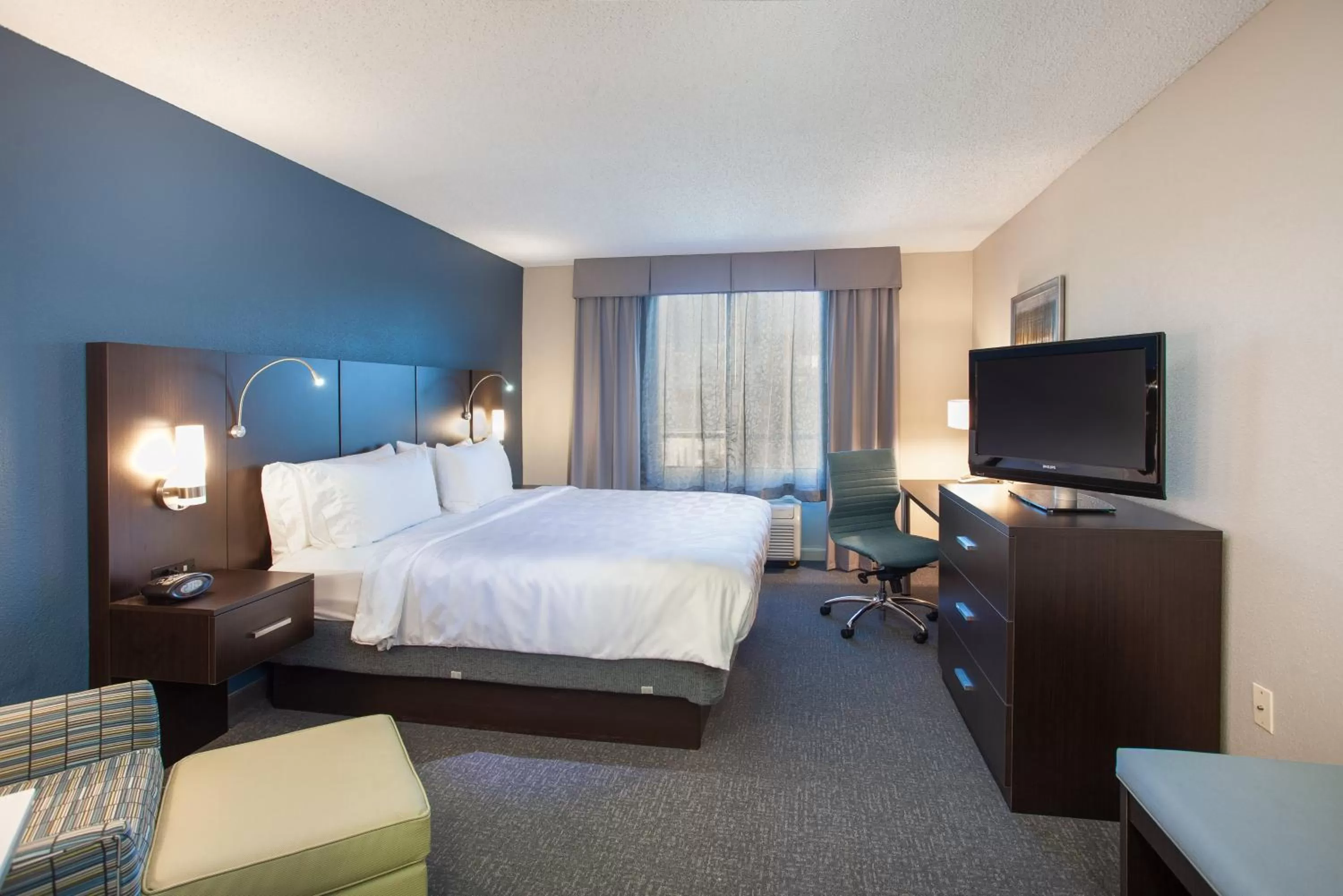 Photo of the whole room, Bed in Holiday Inn Hotel & Suites Tallahassee Conference Center North by IHG