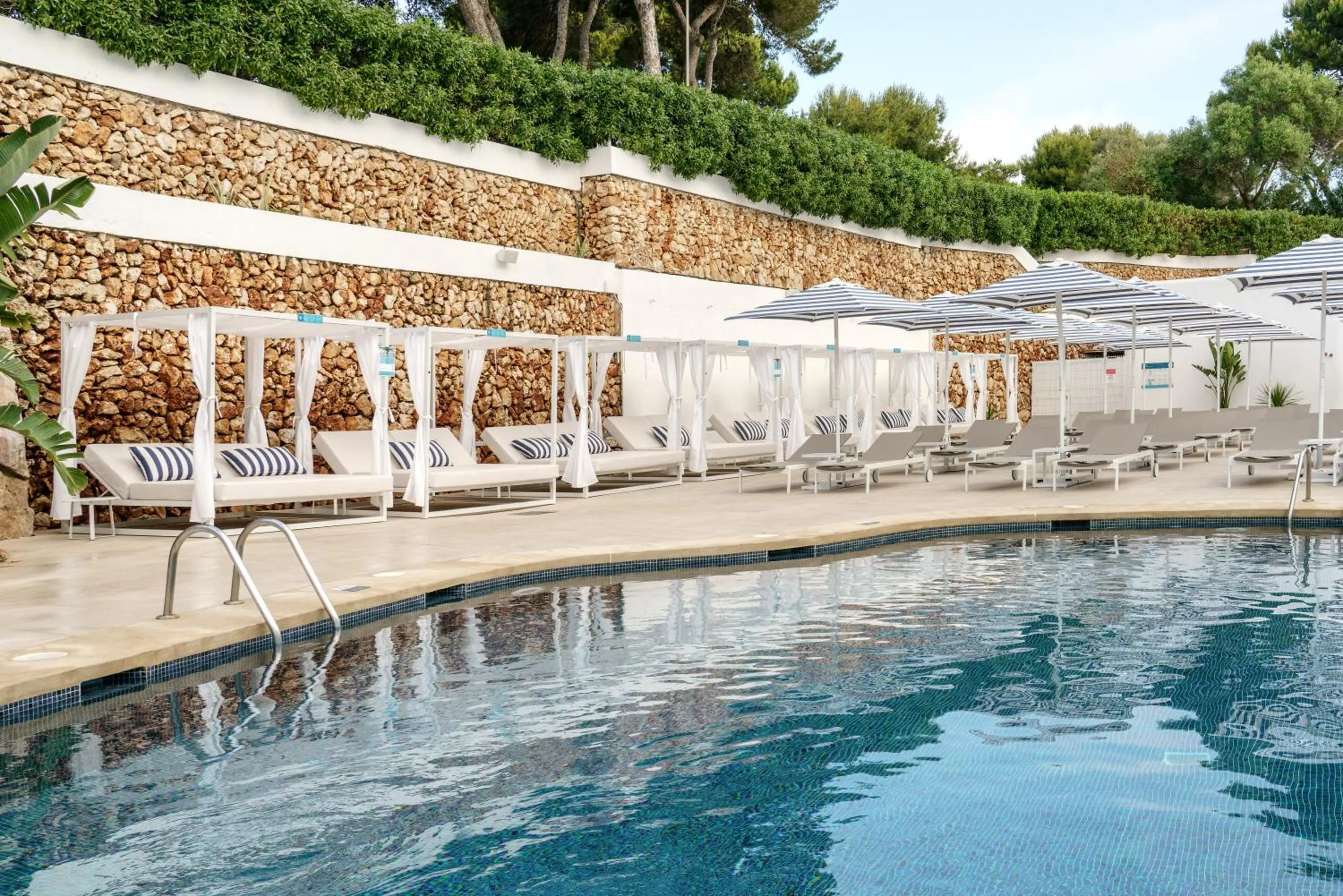 Swimming pool in AluaSoul Mallorca Resort - Adults only