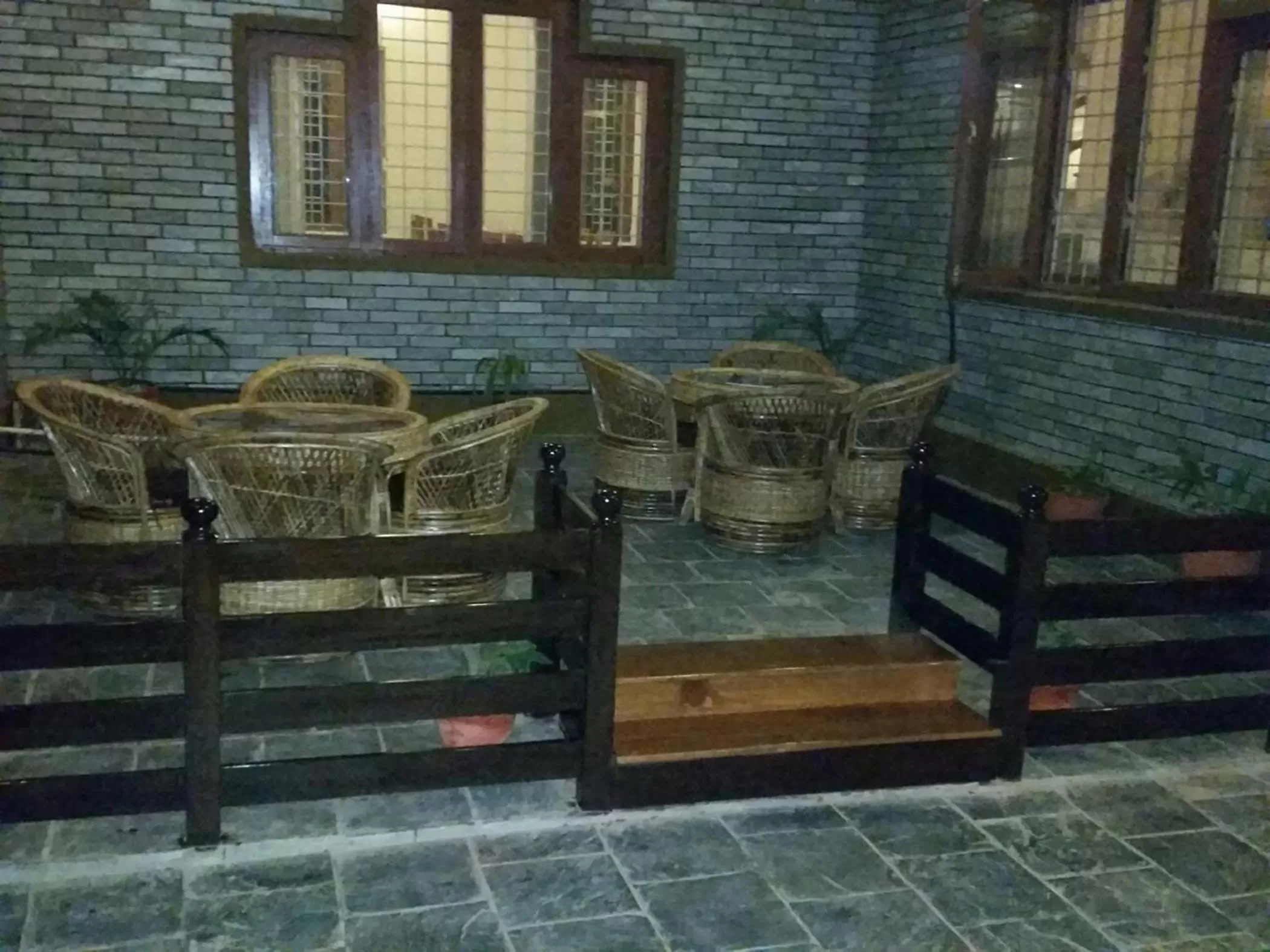 Restaurant/places to eat in Hotel Crystal Palace