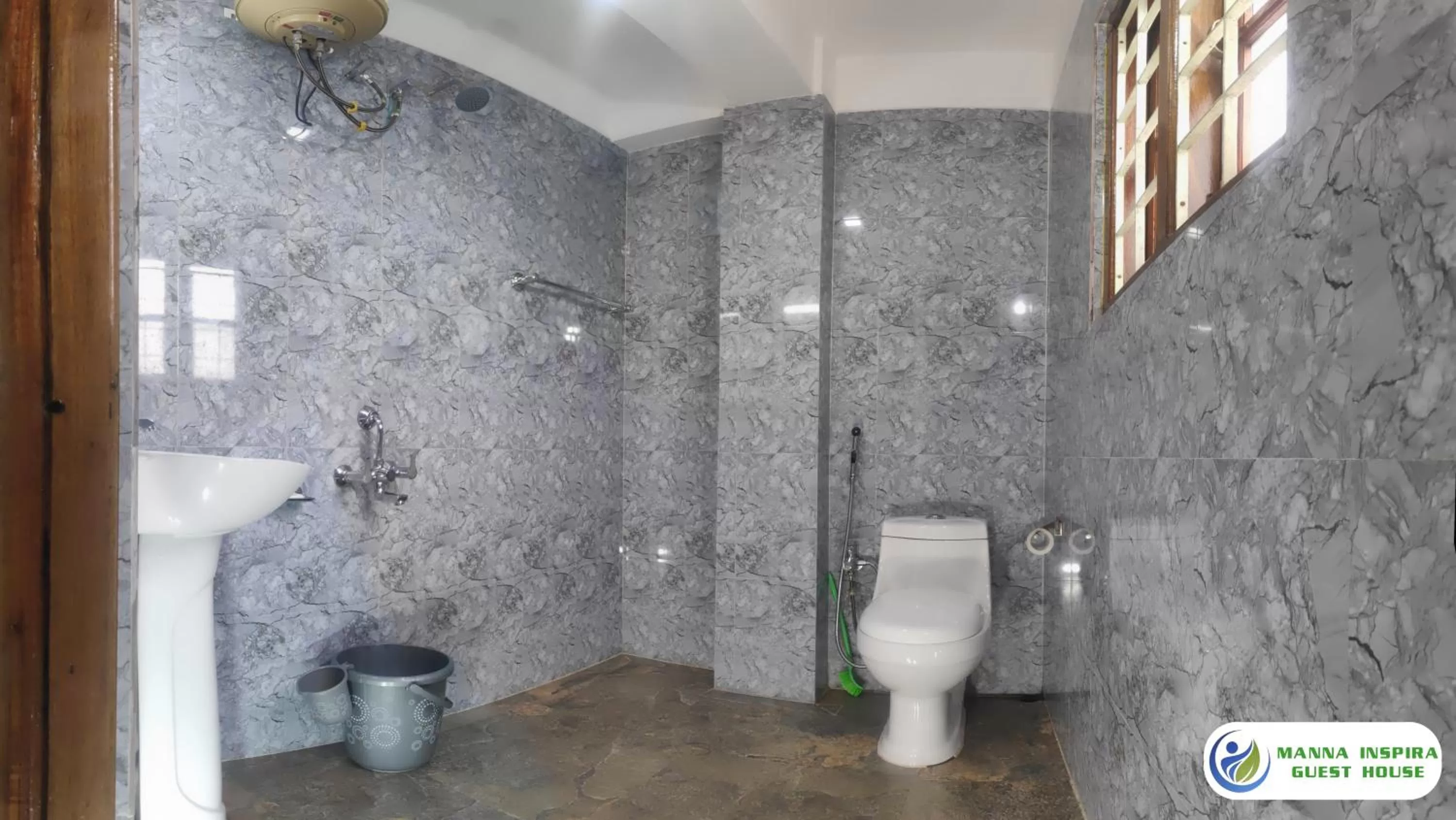 Shower in MANNA INSPIRA