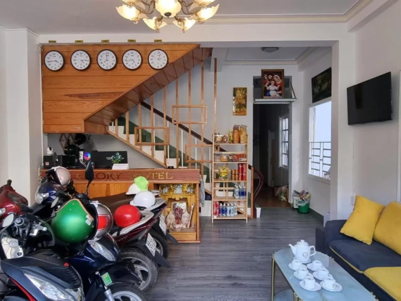 Communal lounge/ TV room in Glory Gia Huy Hotel