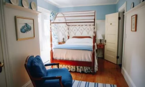 Bed in The Belmont Inn