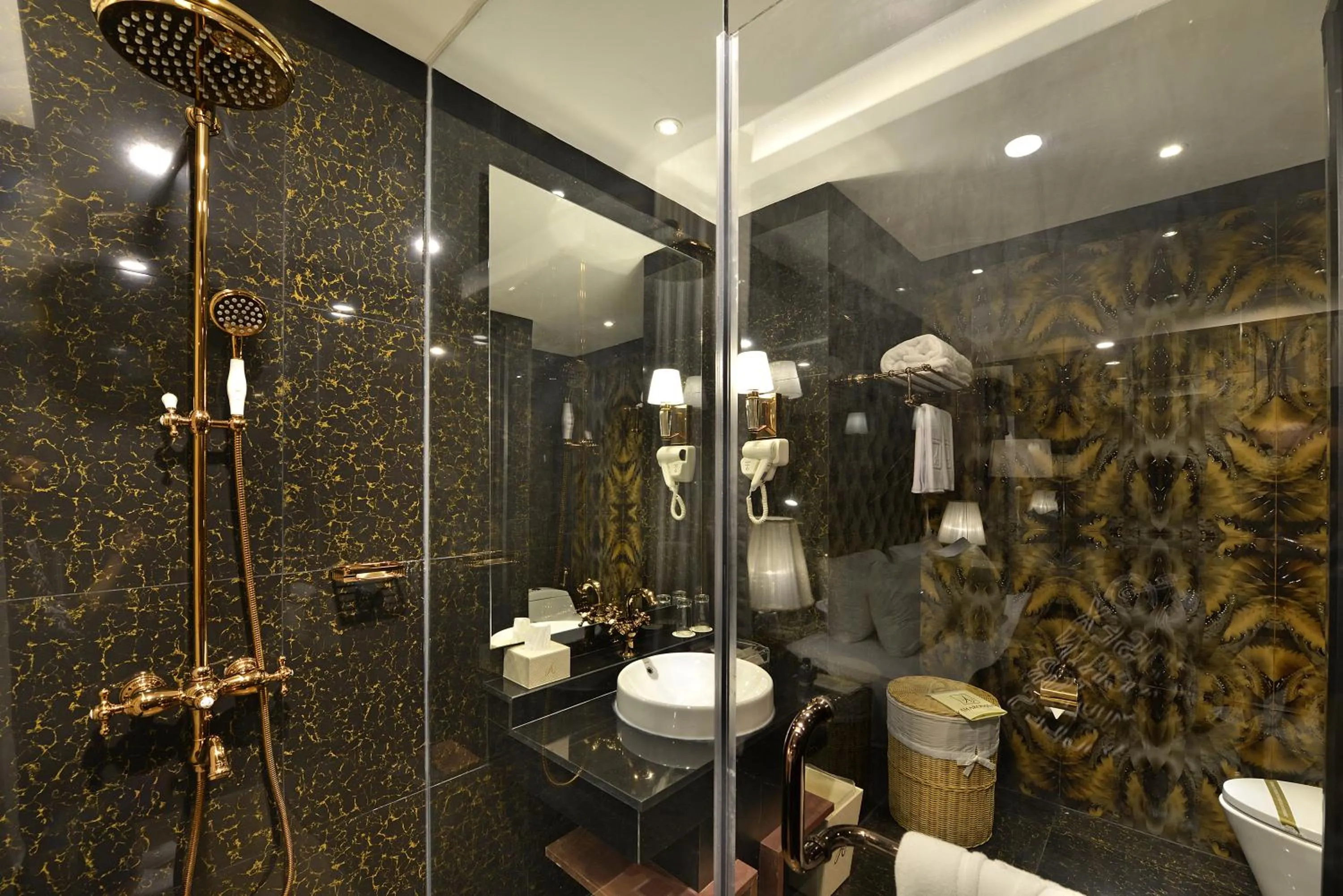 Facade/entrance, Bathroom in Amaroossa Grande