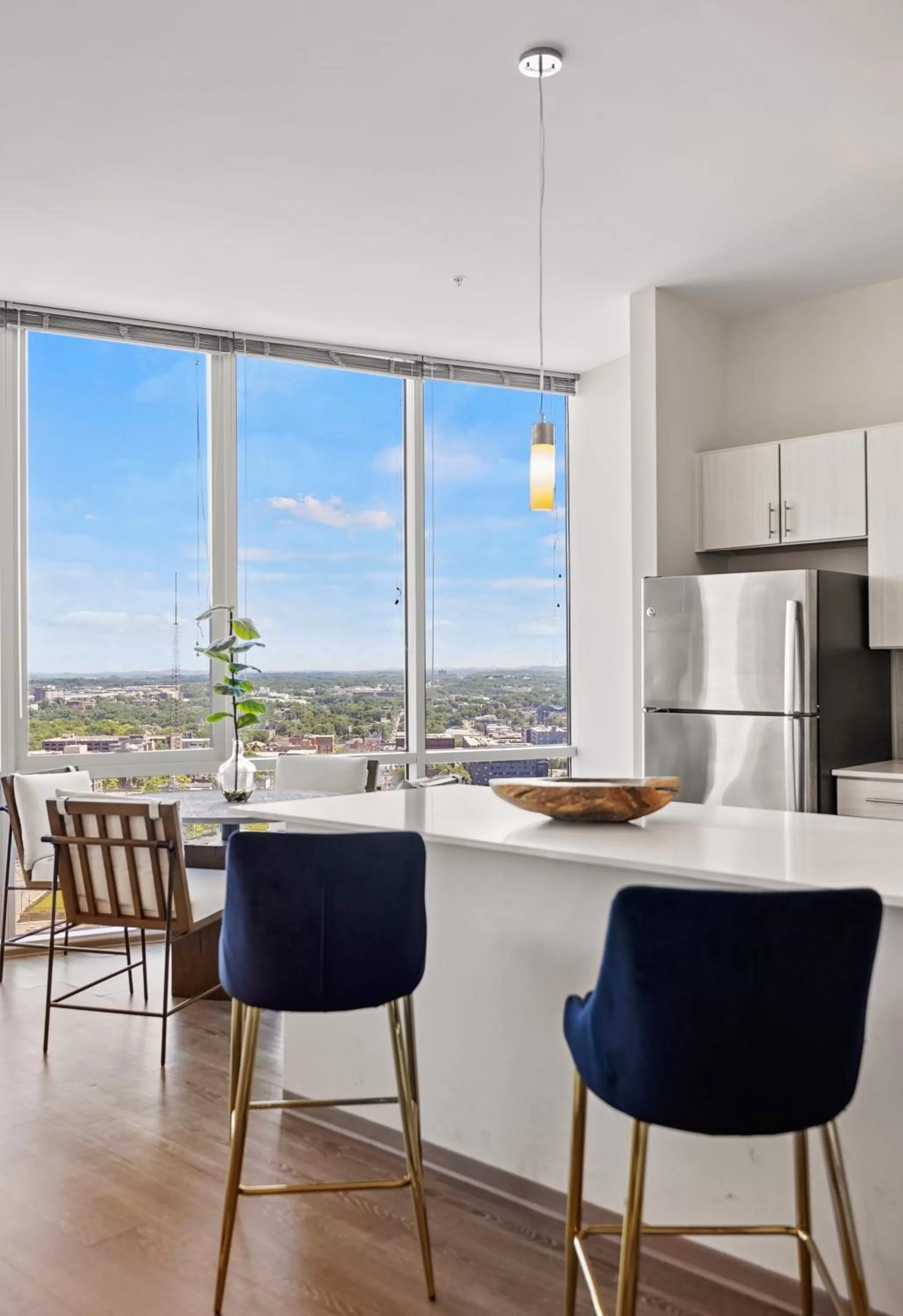 Kitchen or kitchenette in Placemakr Premier SoBro