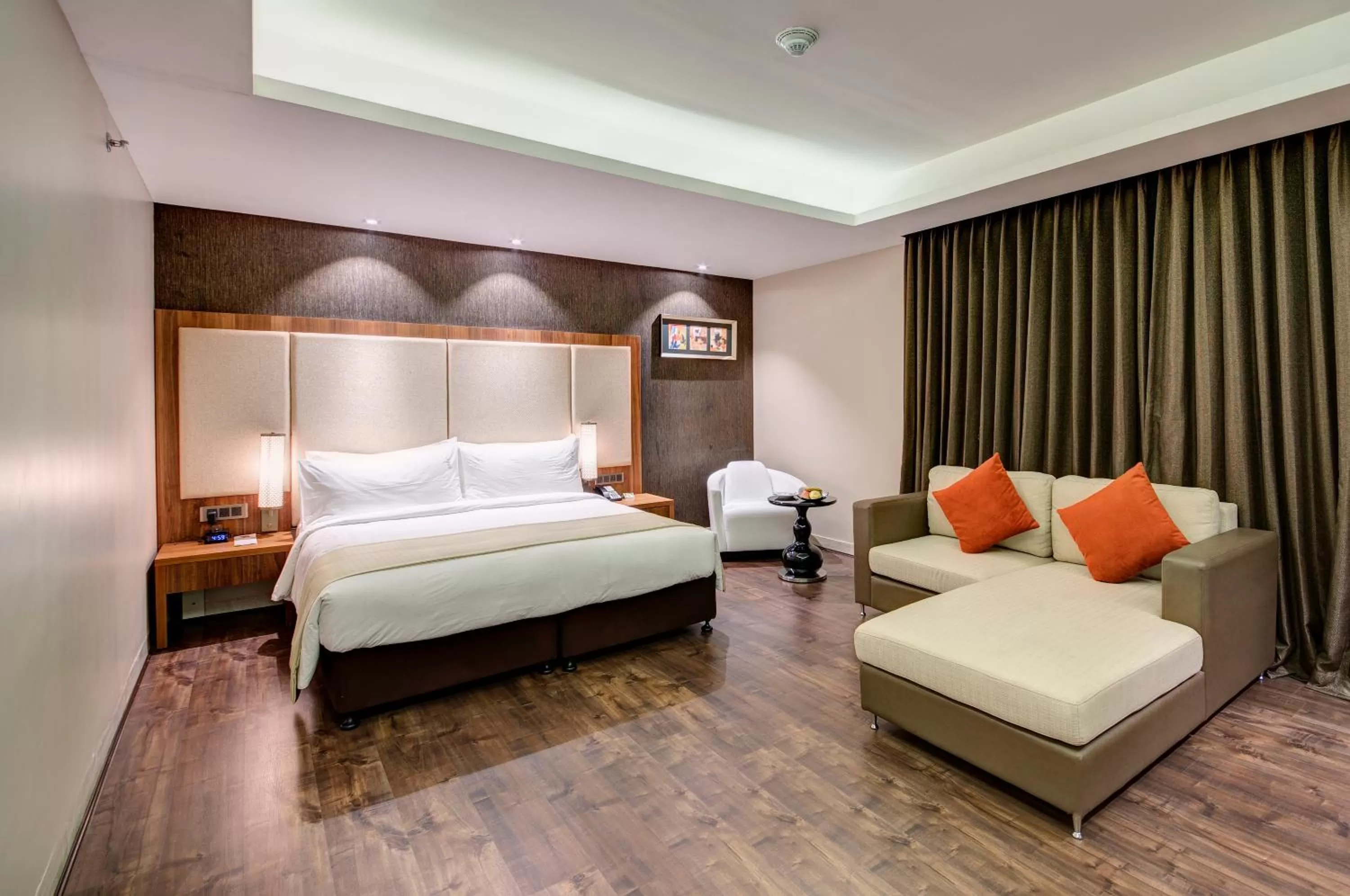 Bedroom, Bed in Holiday Inn Kolkata Airport by IHG