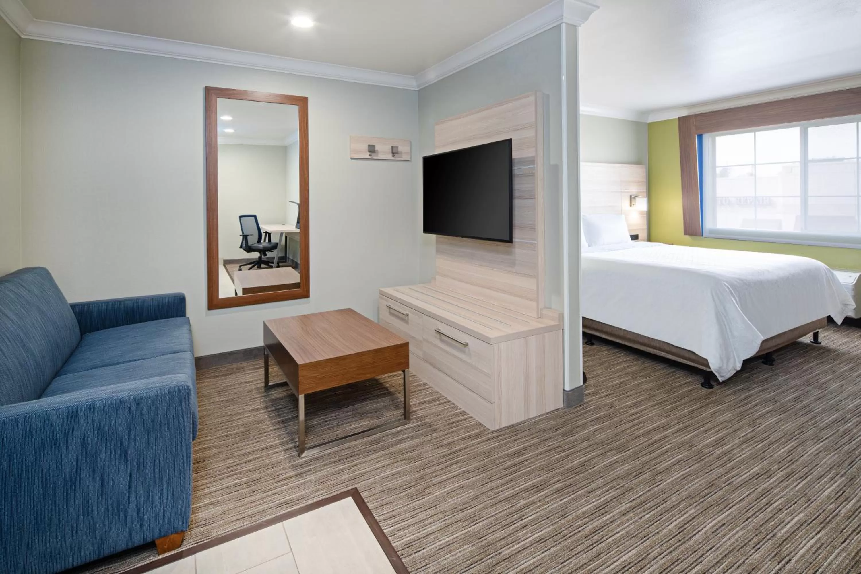 Living room, Bed in Holiday Inn Express & Suites Watsonville by IHG