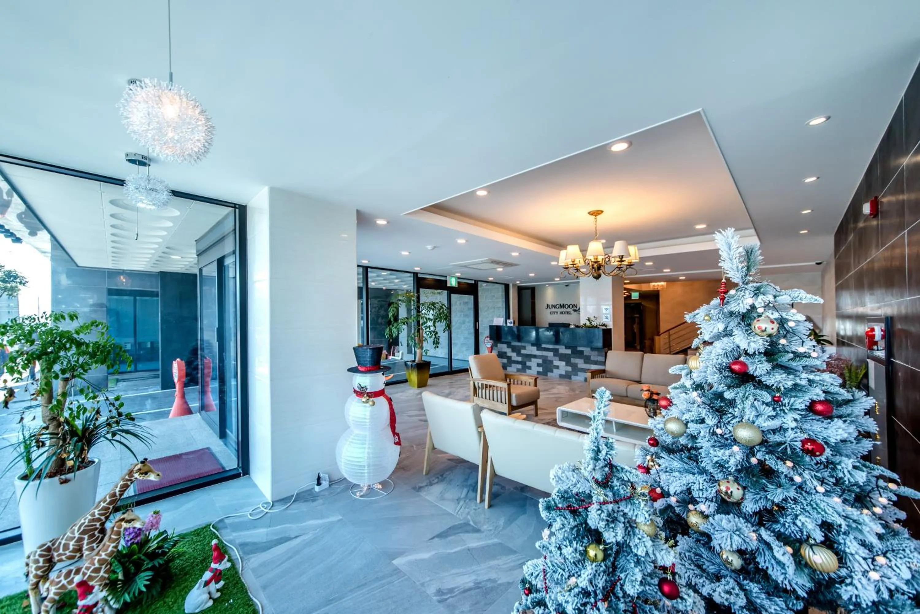 Lobby or reception in Jungmoon City Hotel & J-hill Hotel