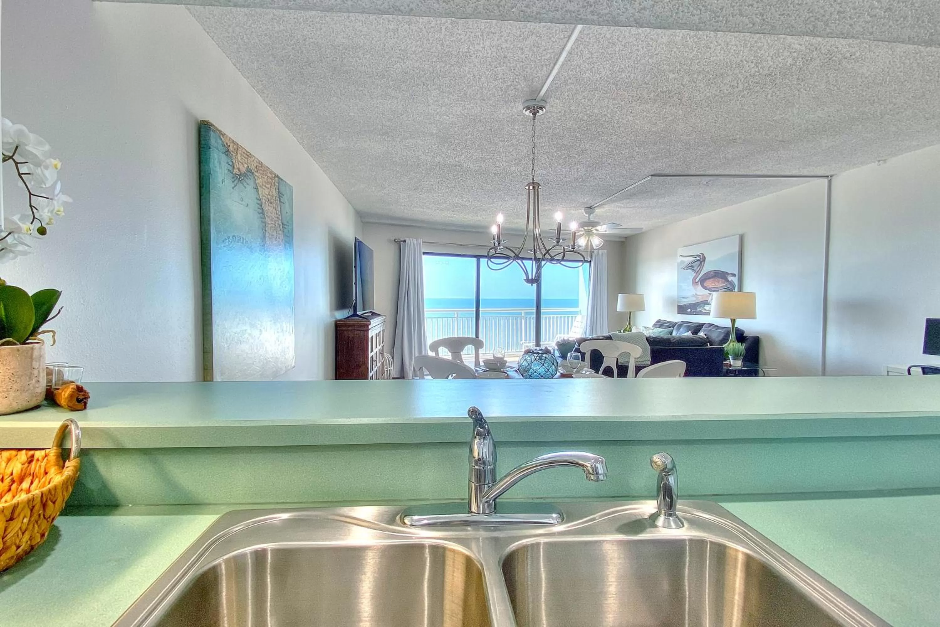 Kitchen/Kitchenette in Chateaux Sunset Suites 408