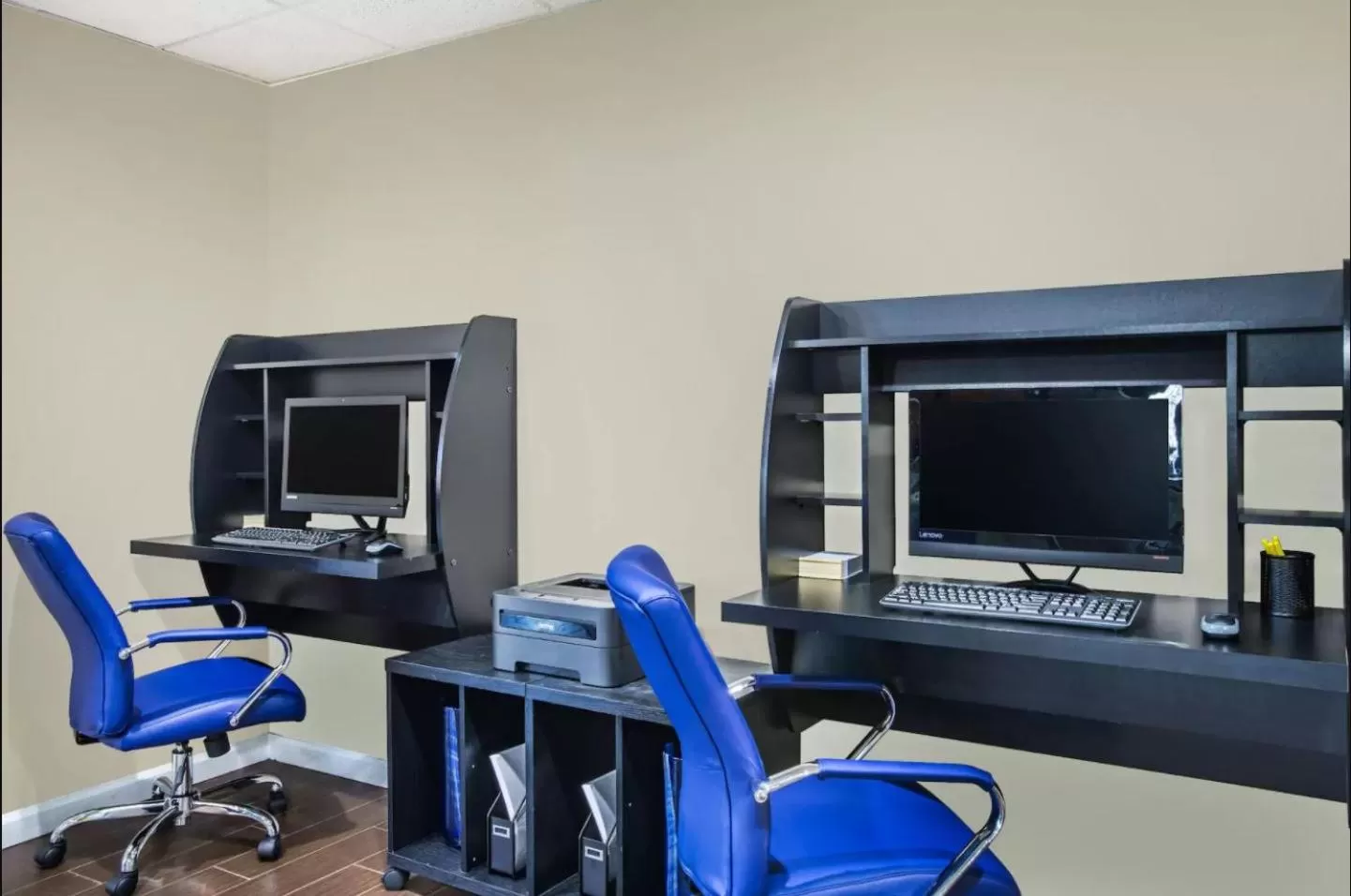 Business facilities in Days Inn & Suites by Wyndham Cherry Hill - Philadelphia