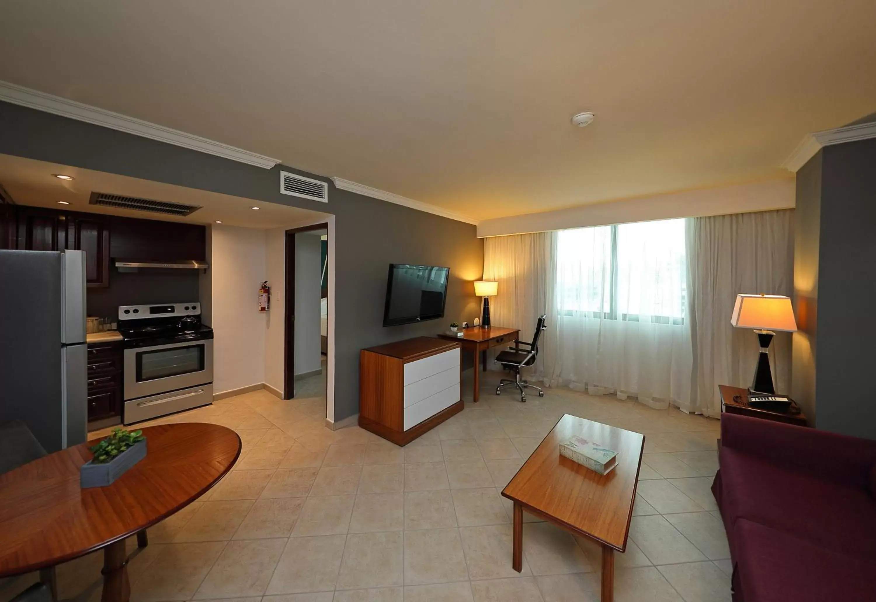 One-Bedroom King Suite in Crowne Plaza Panama by IHG One-Bedroom King Suite in Crowne Plaza Panama by IHG