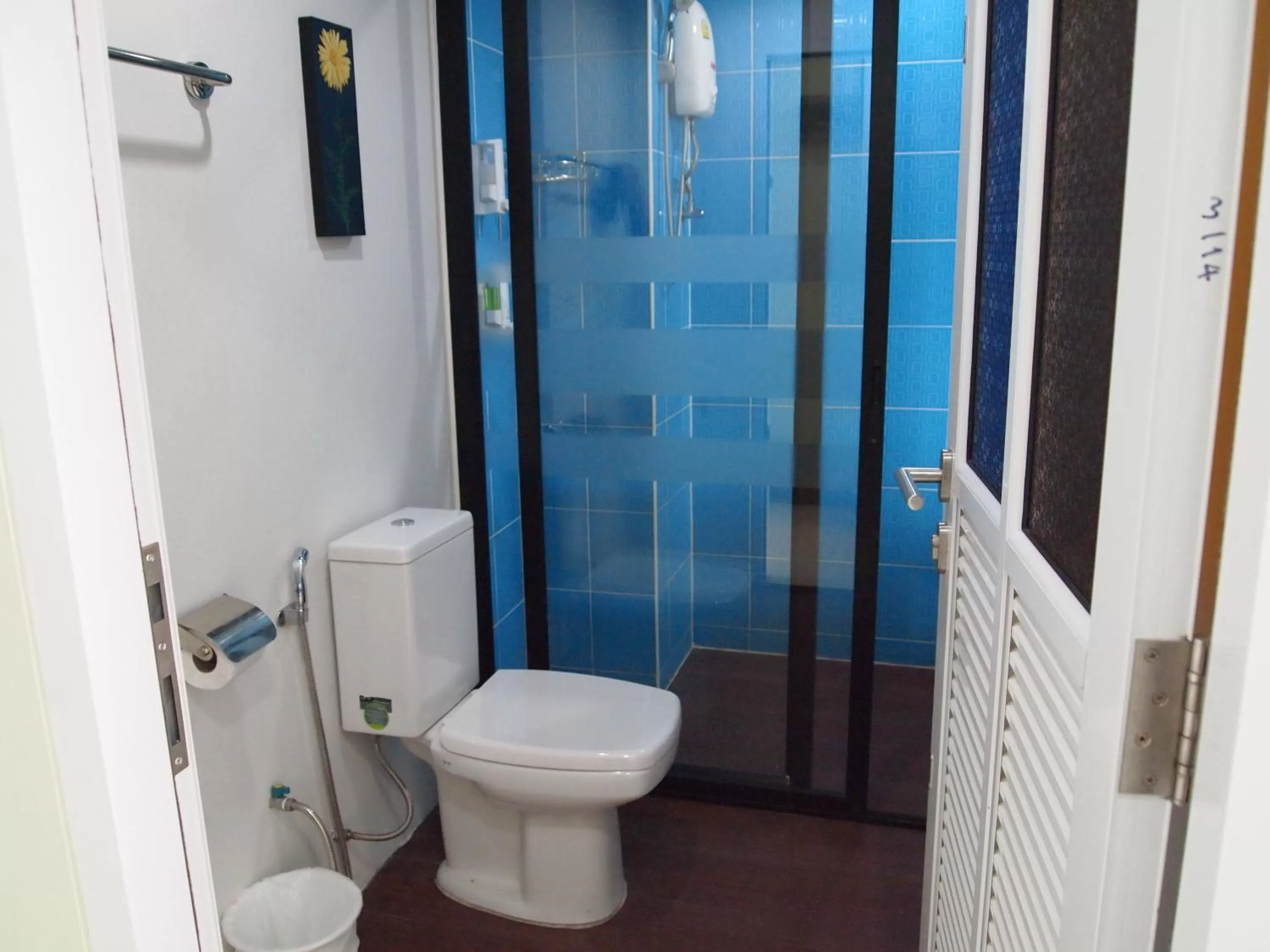 Toilet in The Right Resort