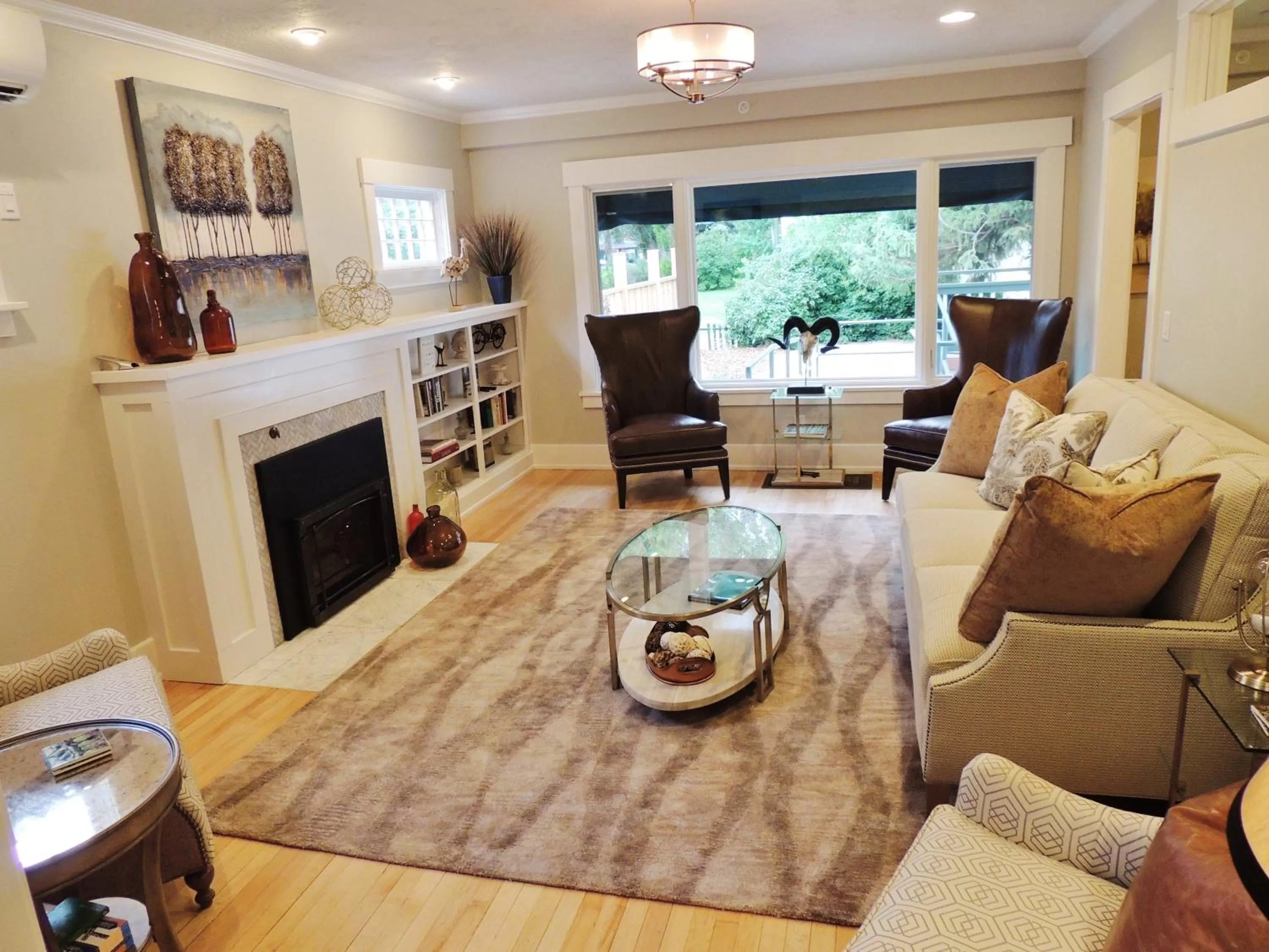 Library, Seating Area in Huff House Inn and Cabins
