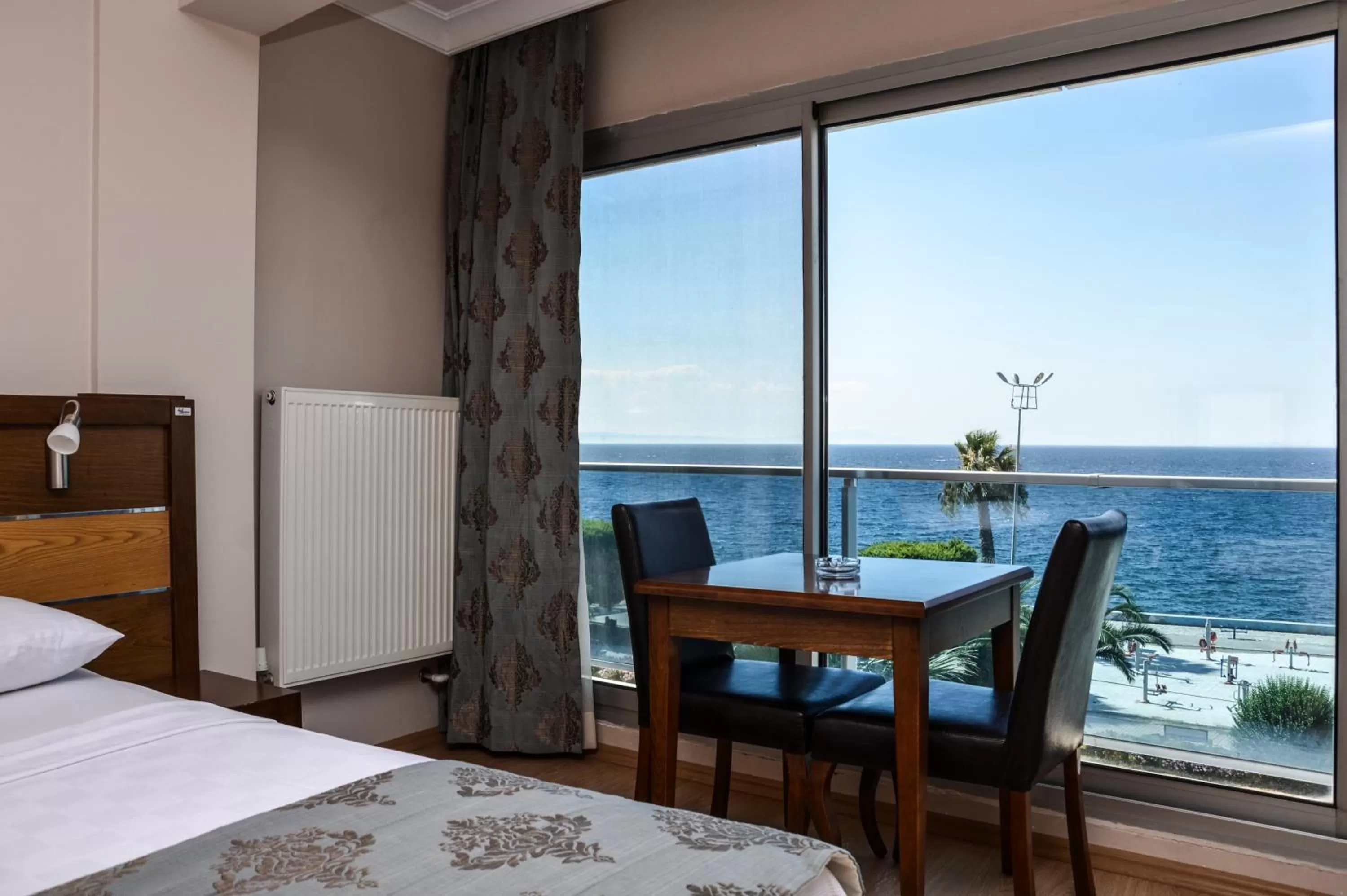 Day, Bed in Perla Hotel