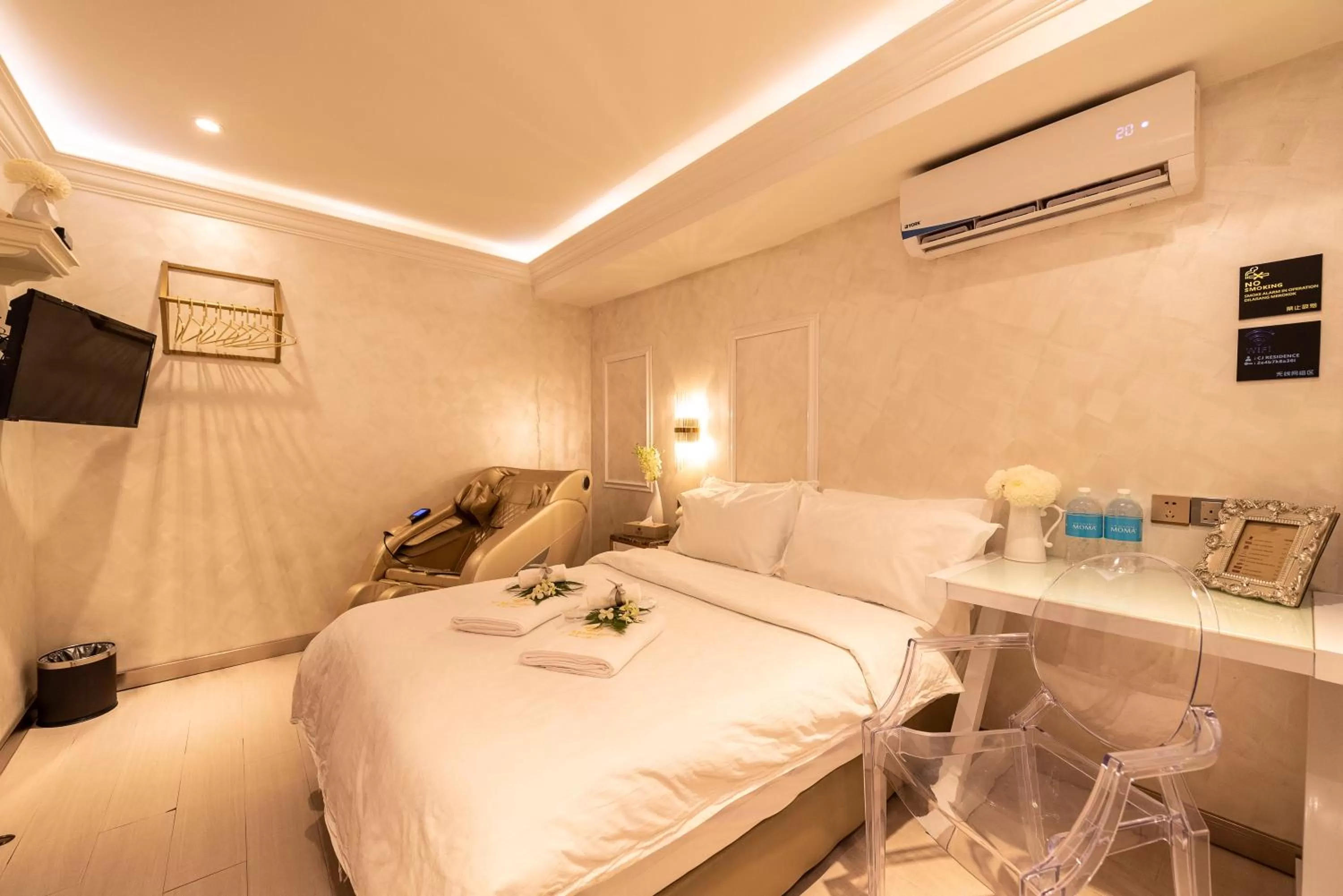 Photo of the whole room, Bed in CJ Residence - Opposite Public Bank Centre Point