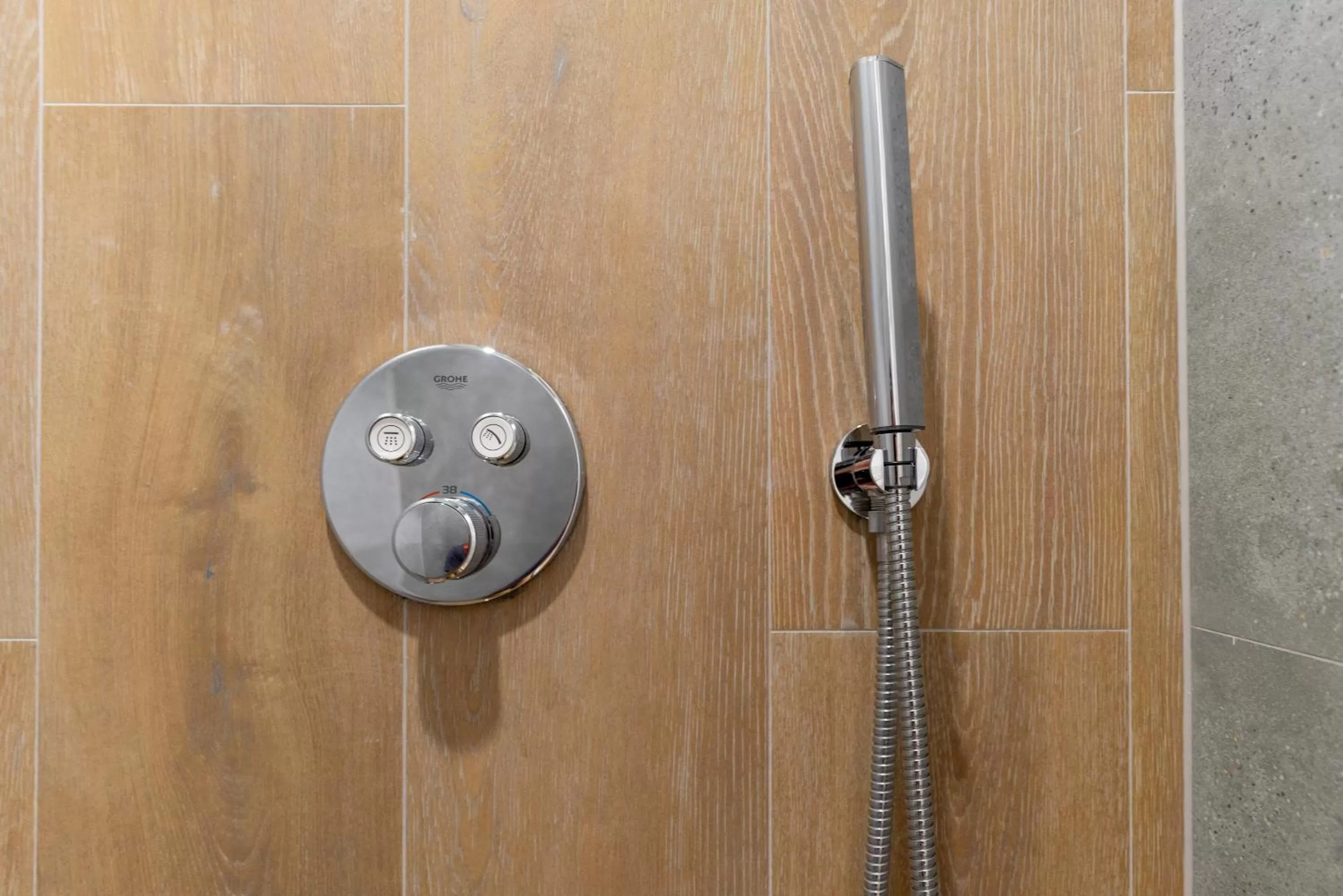 Shower in Ornament Hotel and Apartments